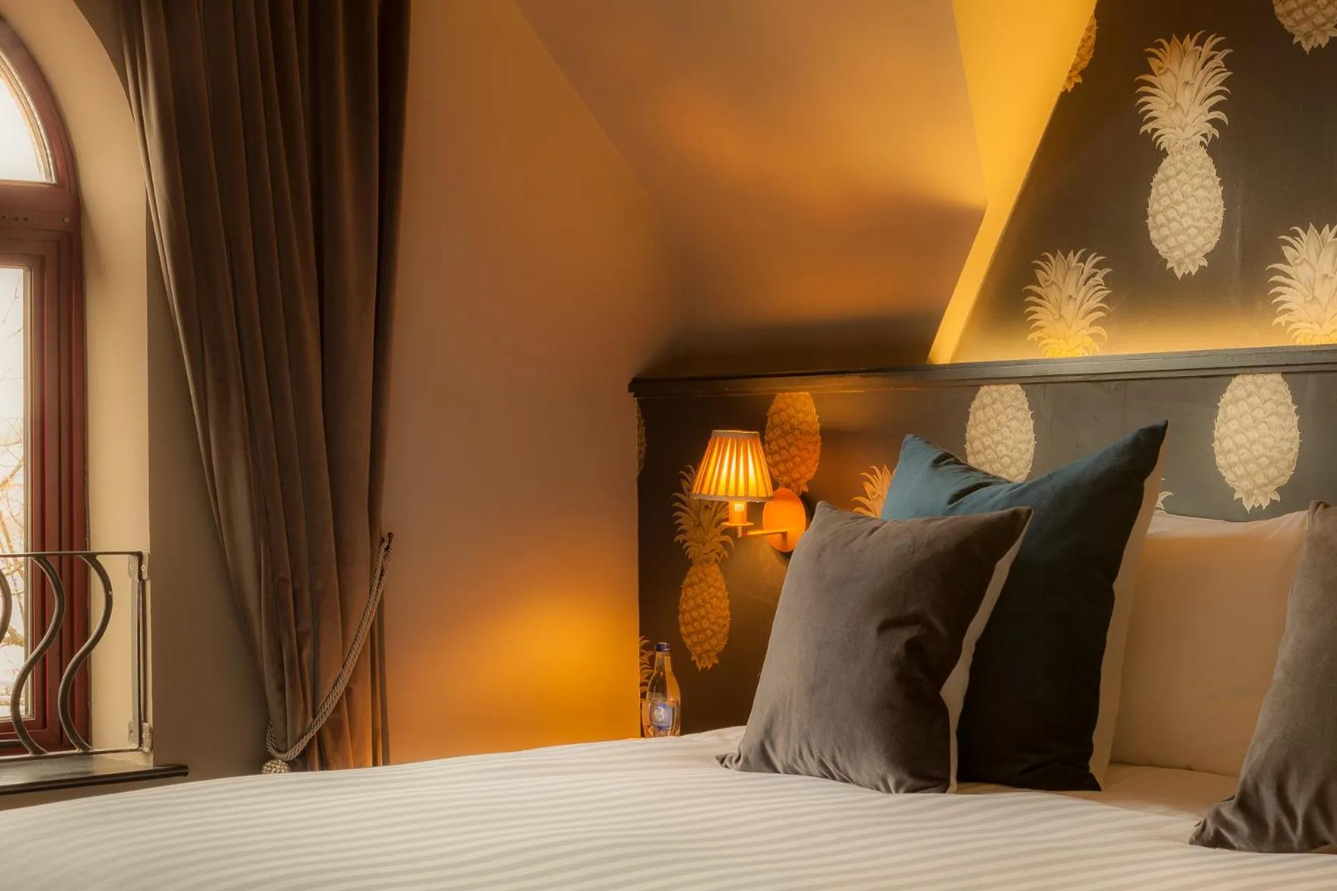 Bed in House Belfast Hotel