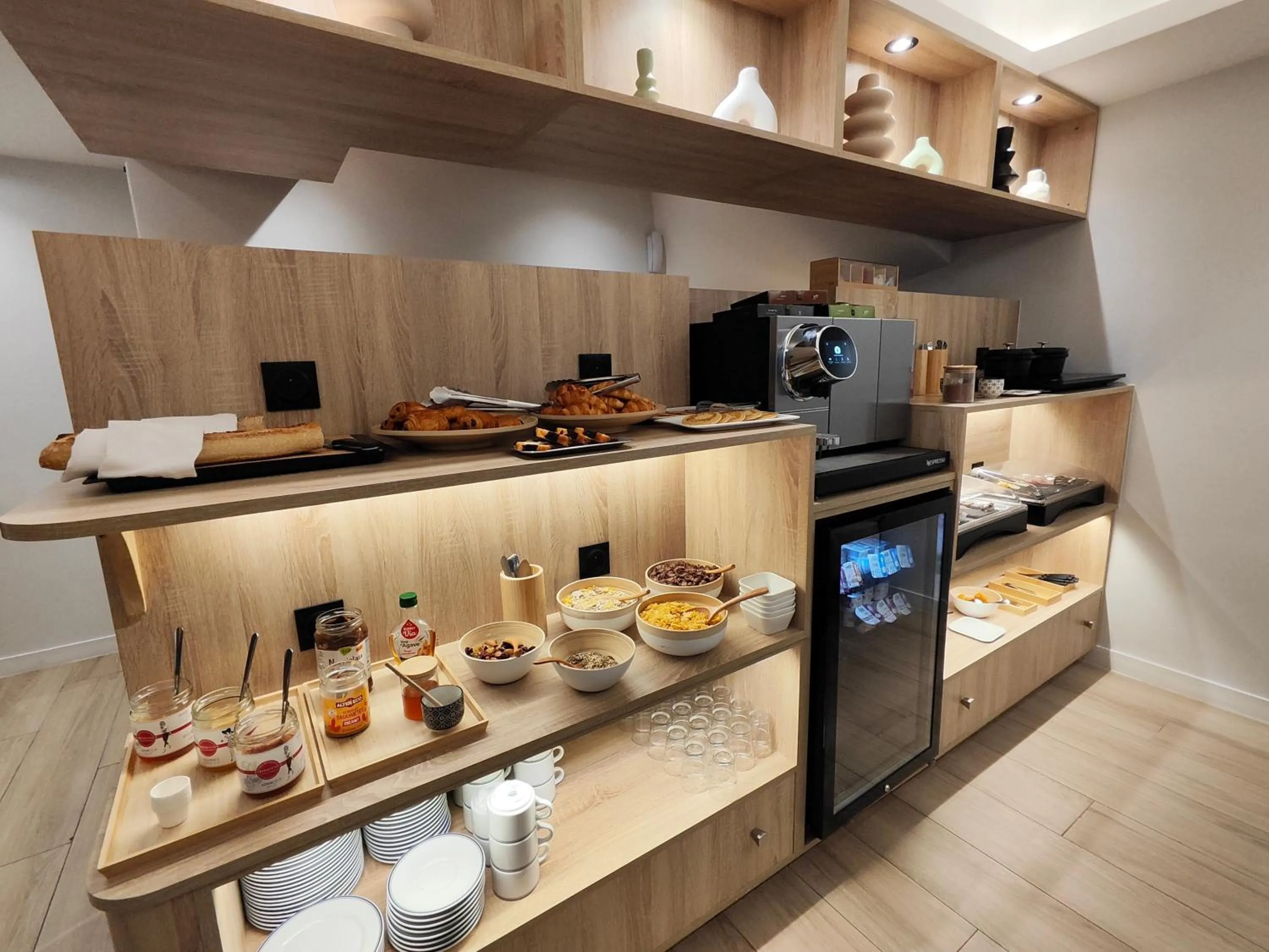 Breakfast in 55 Hôtel Montparnasse