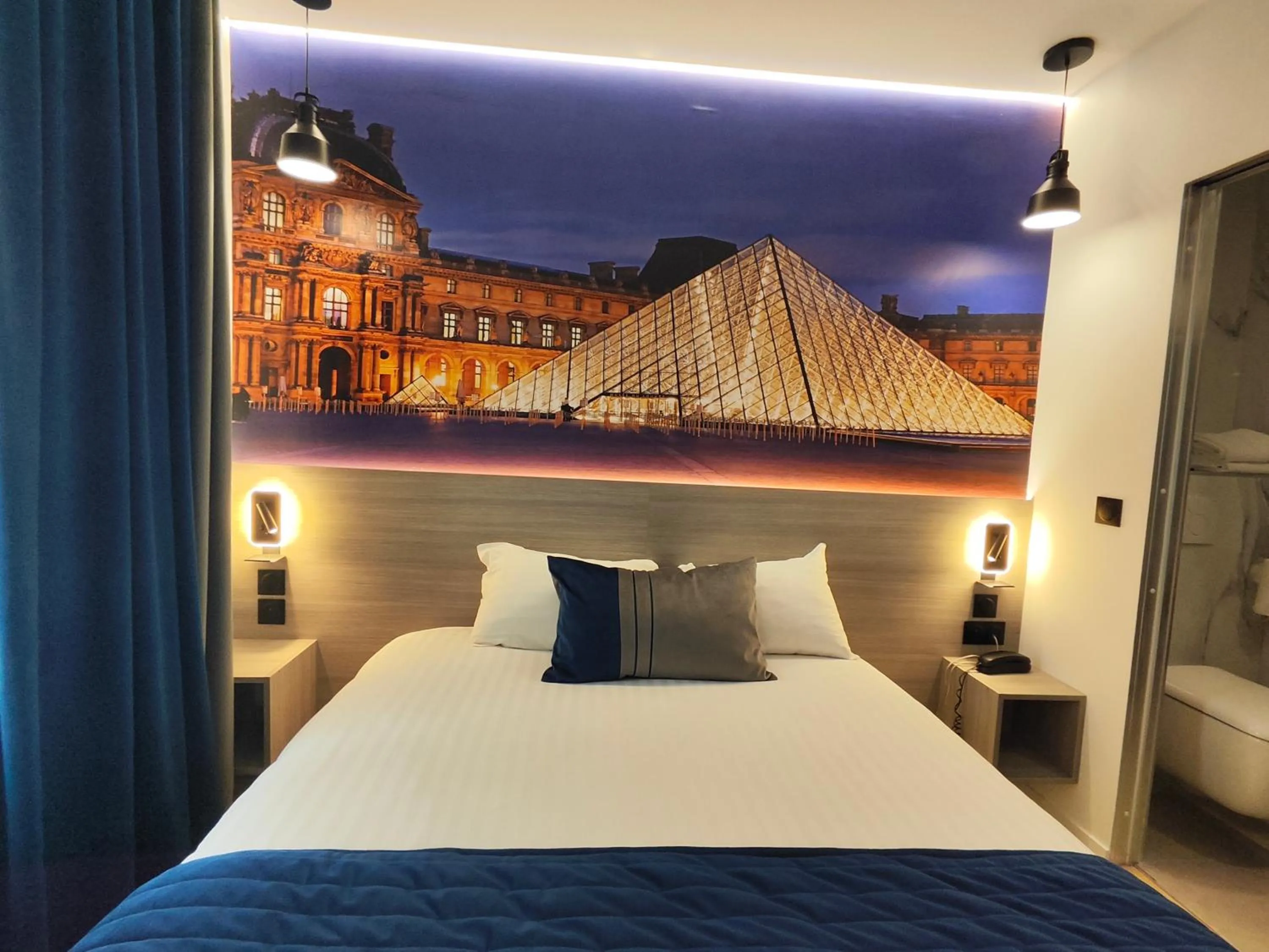 Bed in 55 Hôtel Montparnasse