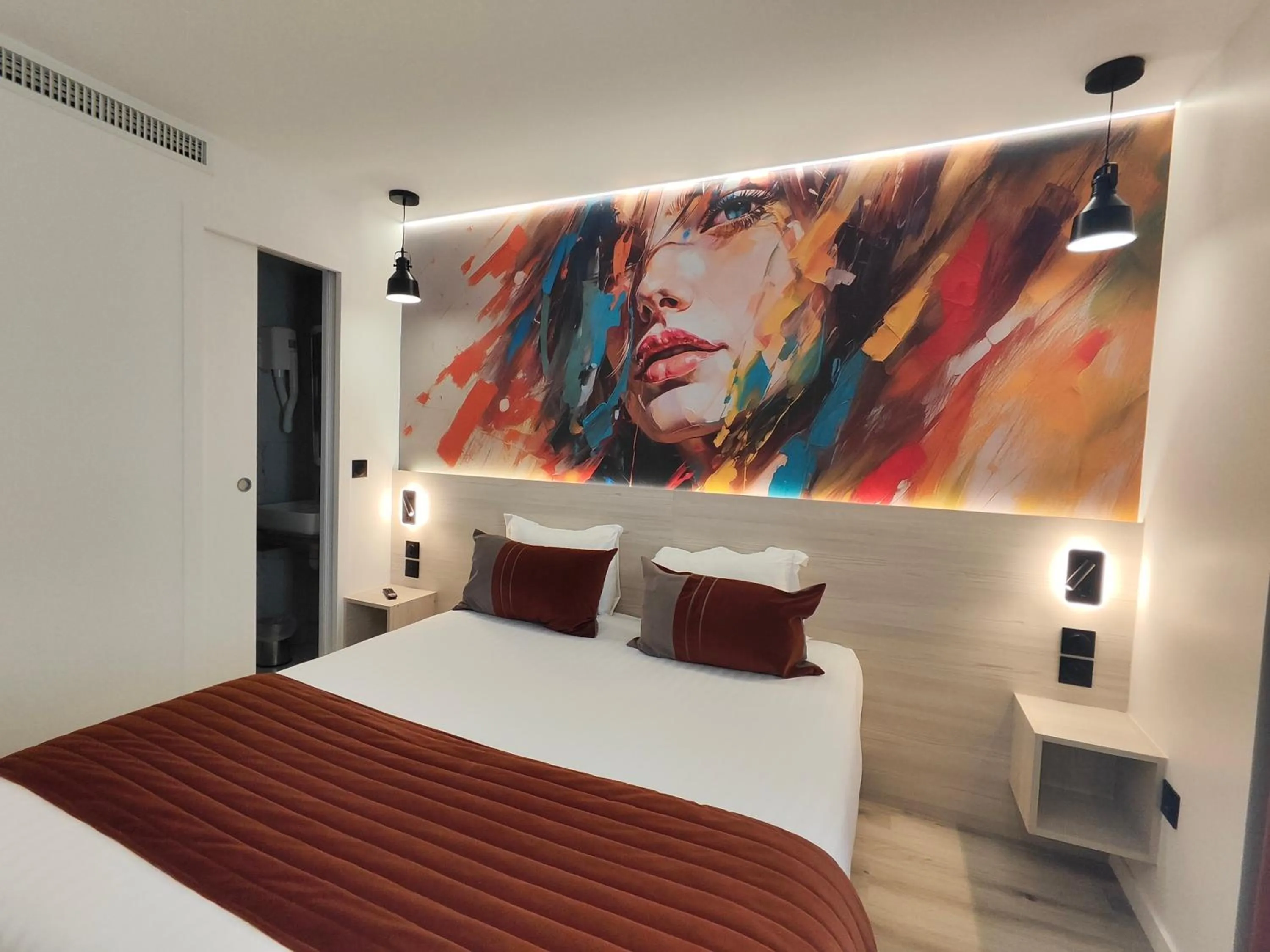 Bed in 55 Hôtel Montparnasse