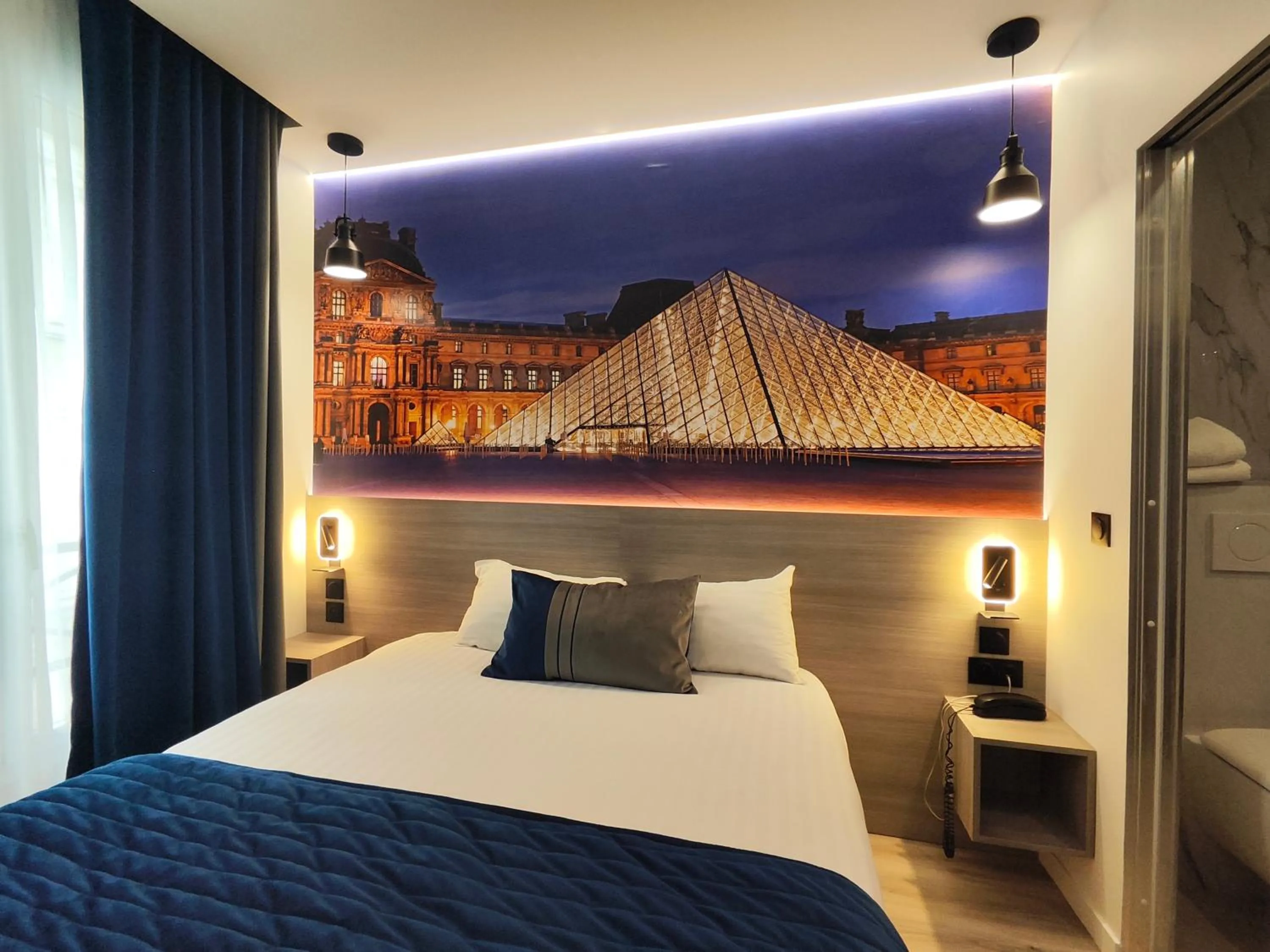 Bed in 55 Hôtel Montparnasse