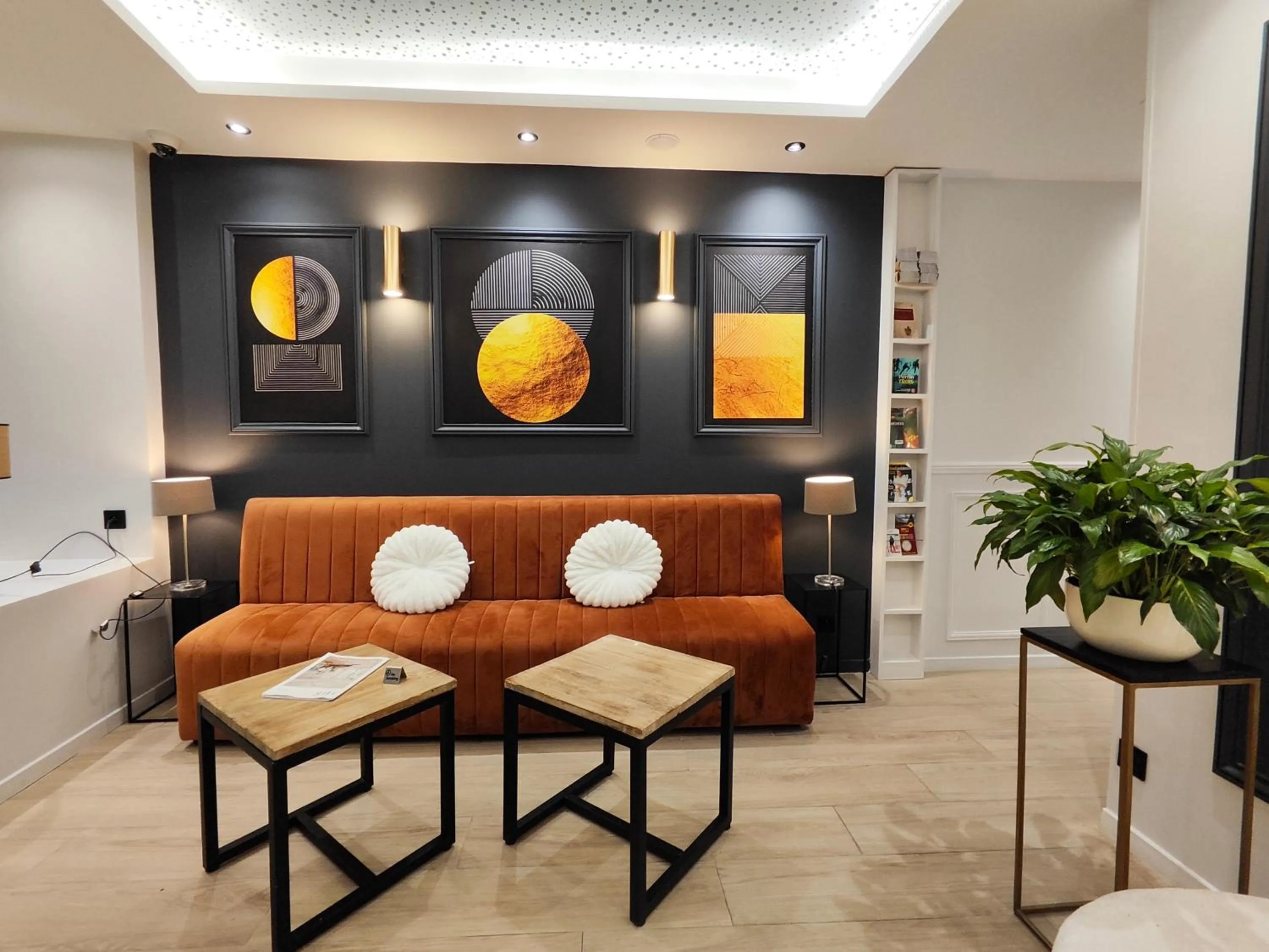 Living room in 55 Hôtel Montparnasse