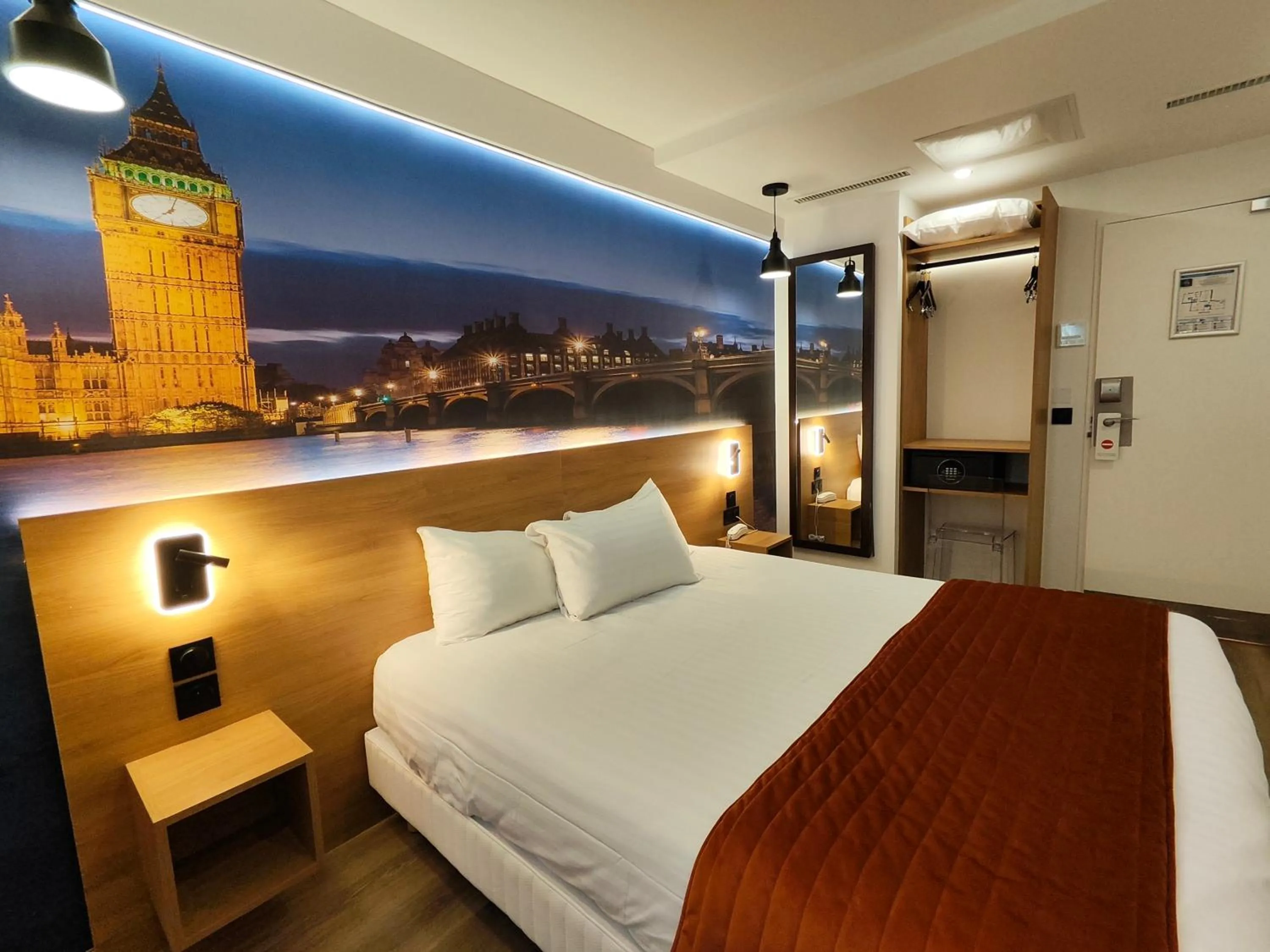 Photo of the whole room, Bed in 55 Hôtel Montparnasse