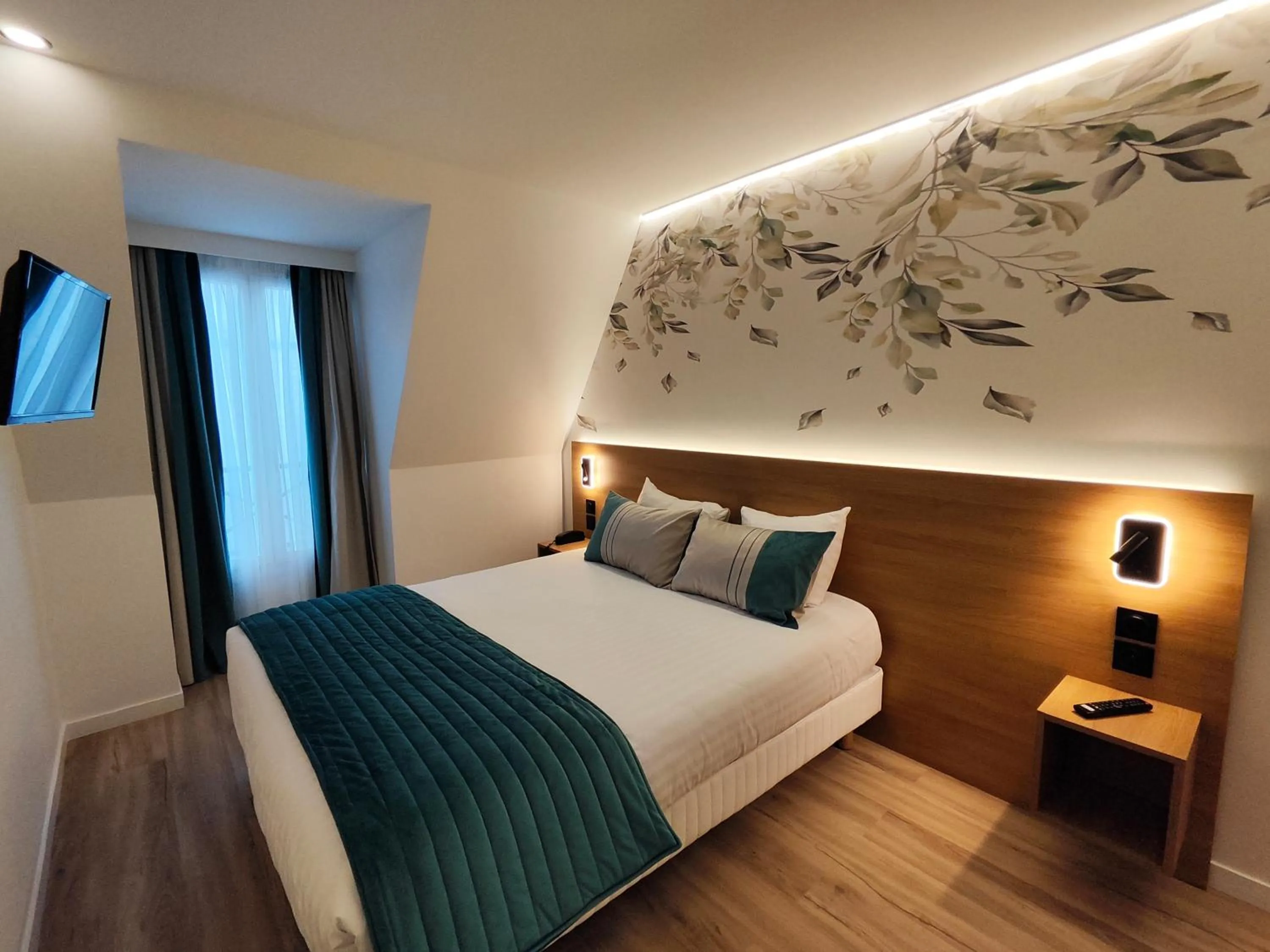 Bed in 55 Hôtel Montparnasse