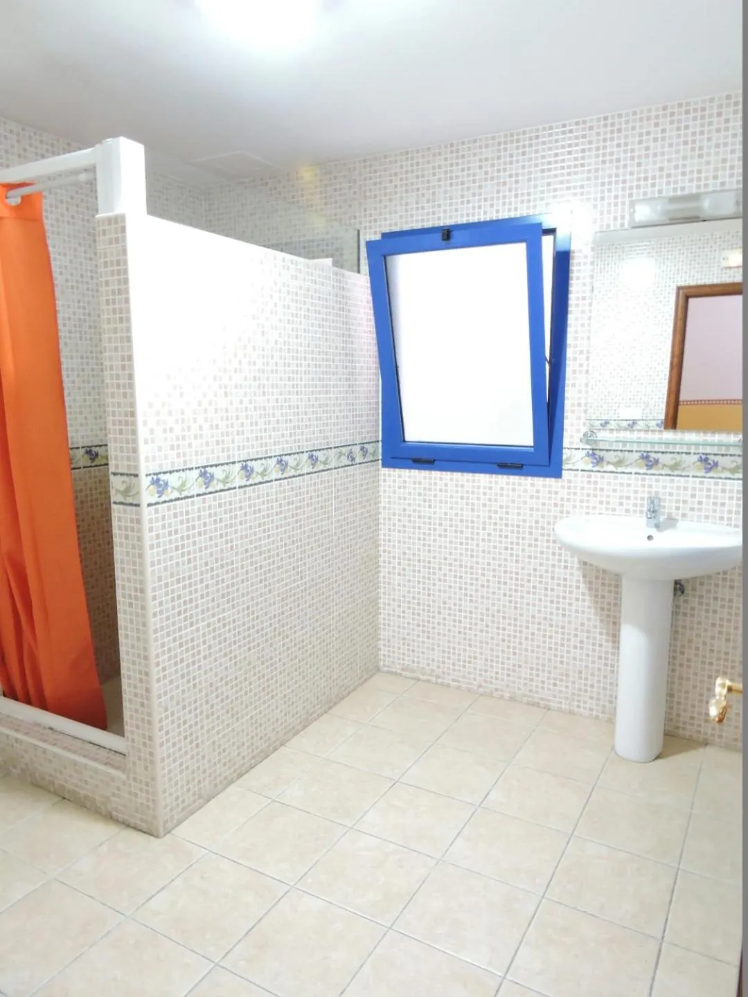 Bathroom in Hostal Magec