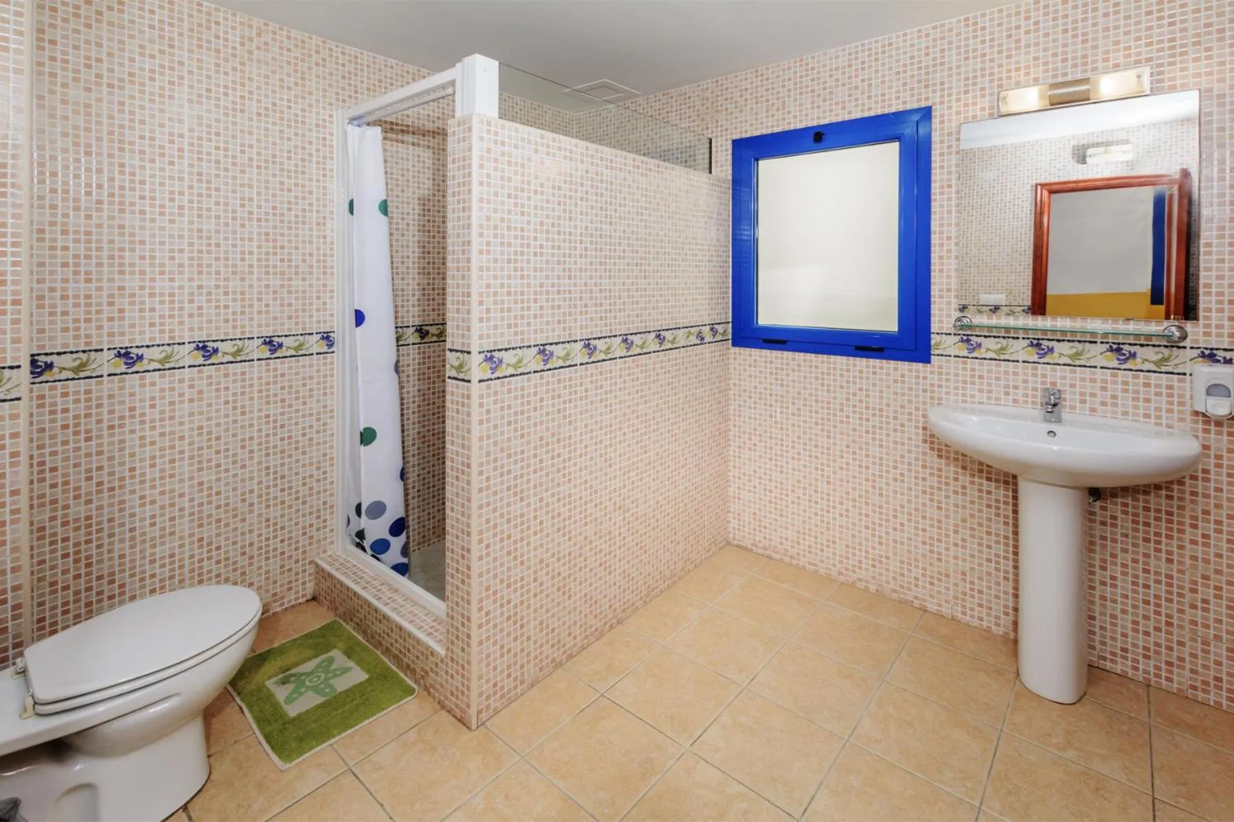 Shower in Hostal Magec