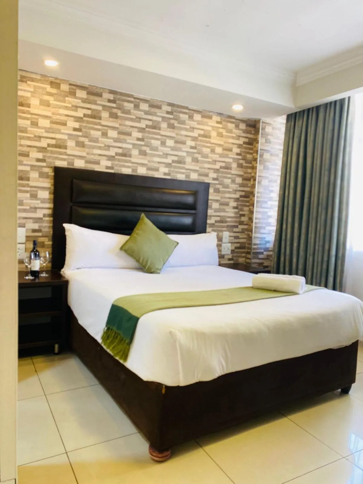 Bedroom, Bed in Bayside Hotel 97 Russell Street