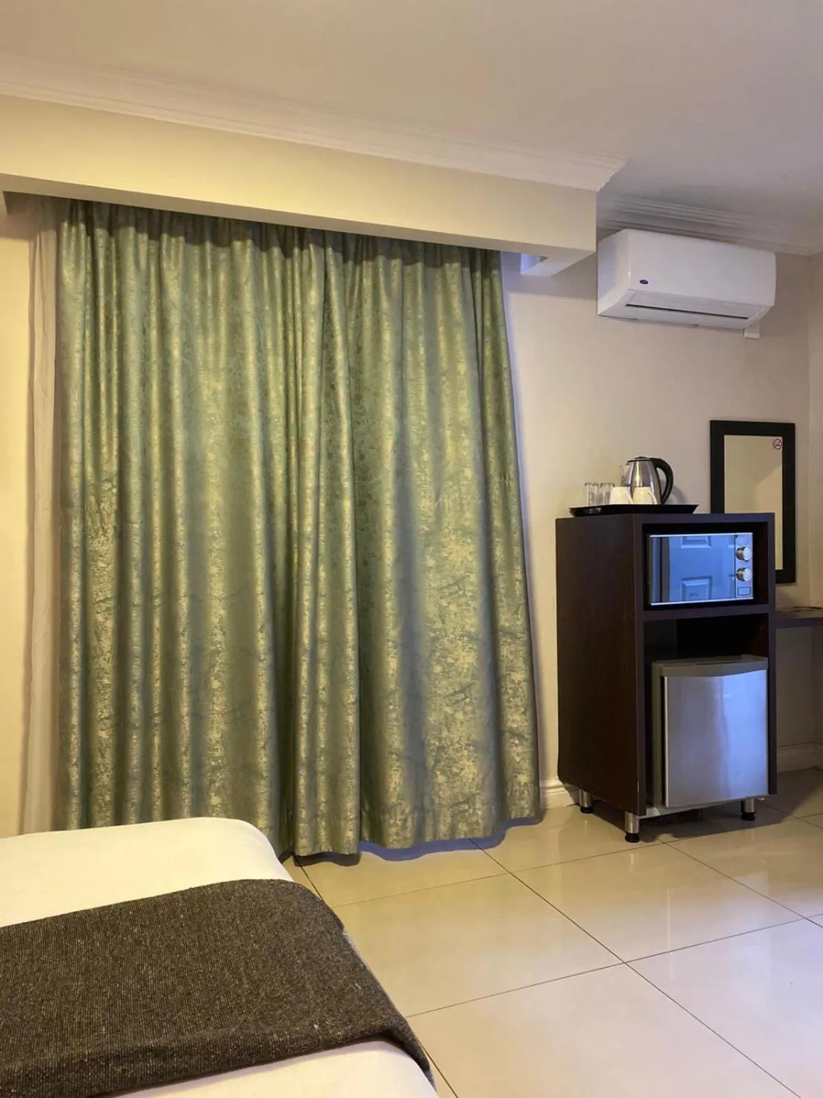 Bedroom, Bed in Bayside Hotel 97 Russell Street