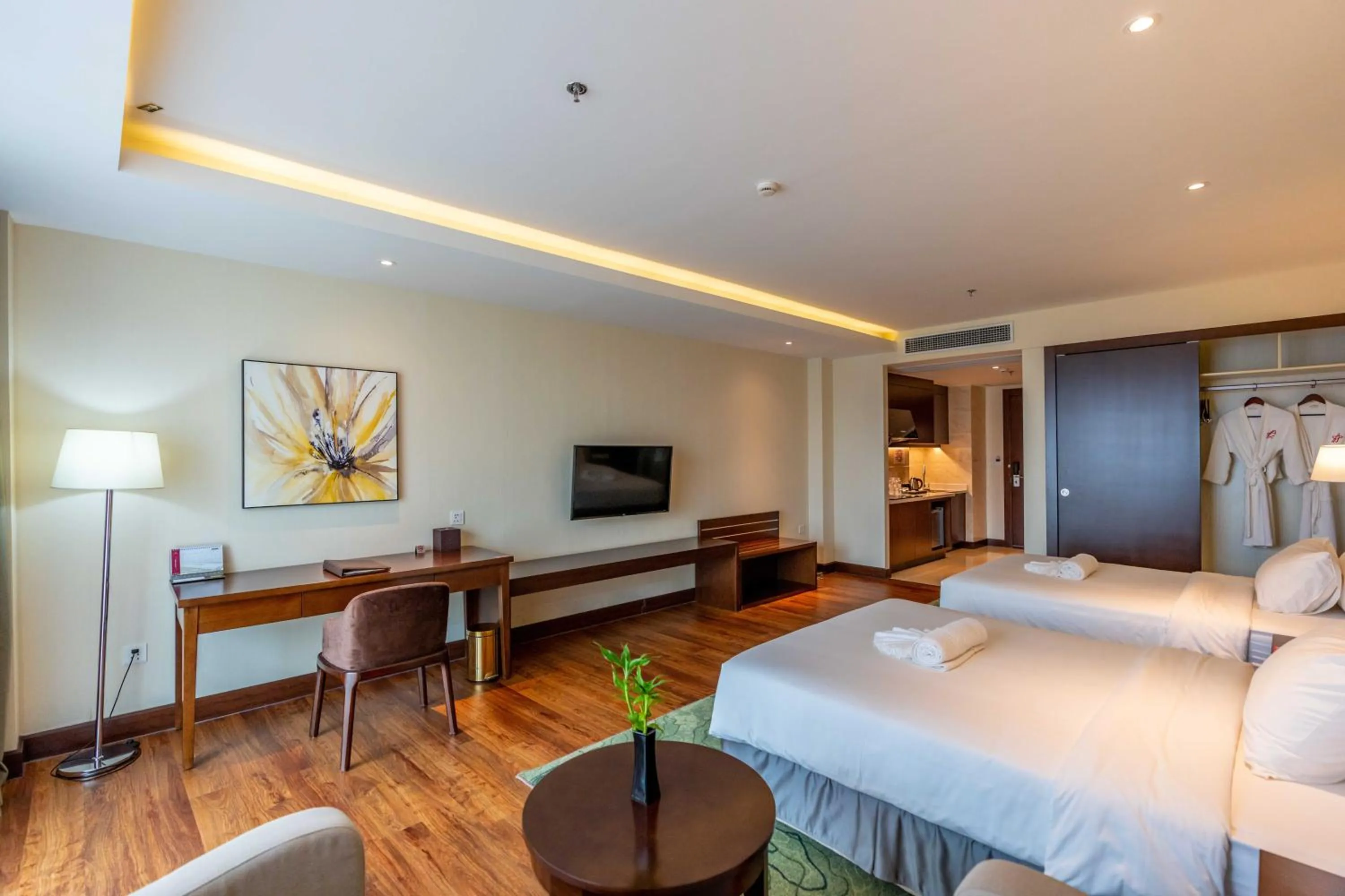 Bedroom, Bed in Olympia City Hotel by Dara