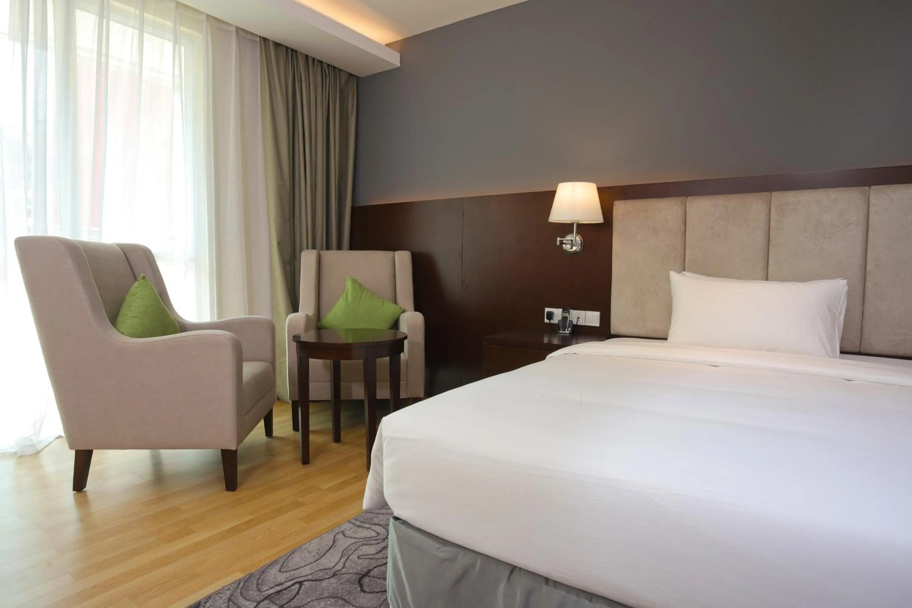 View (from property/room), Bed in Olympia City Hotel by Dara