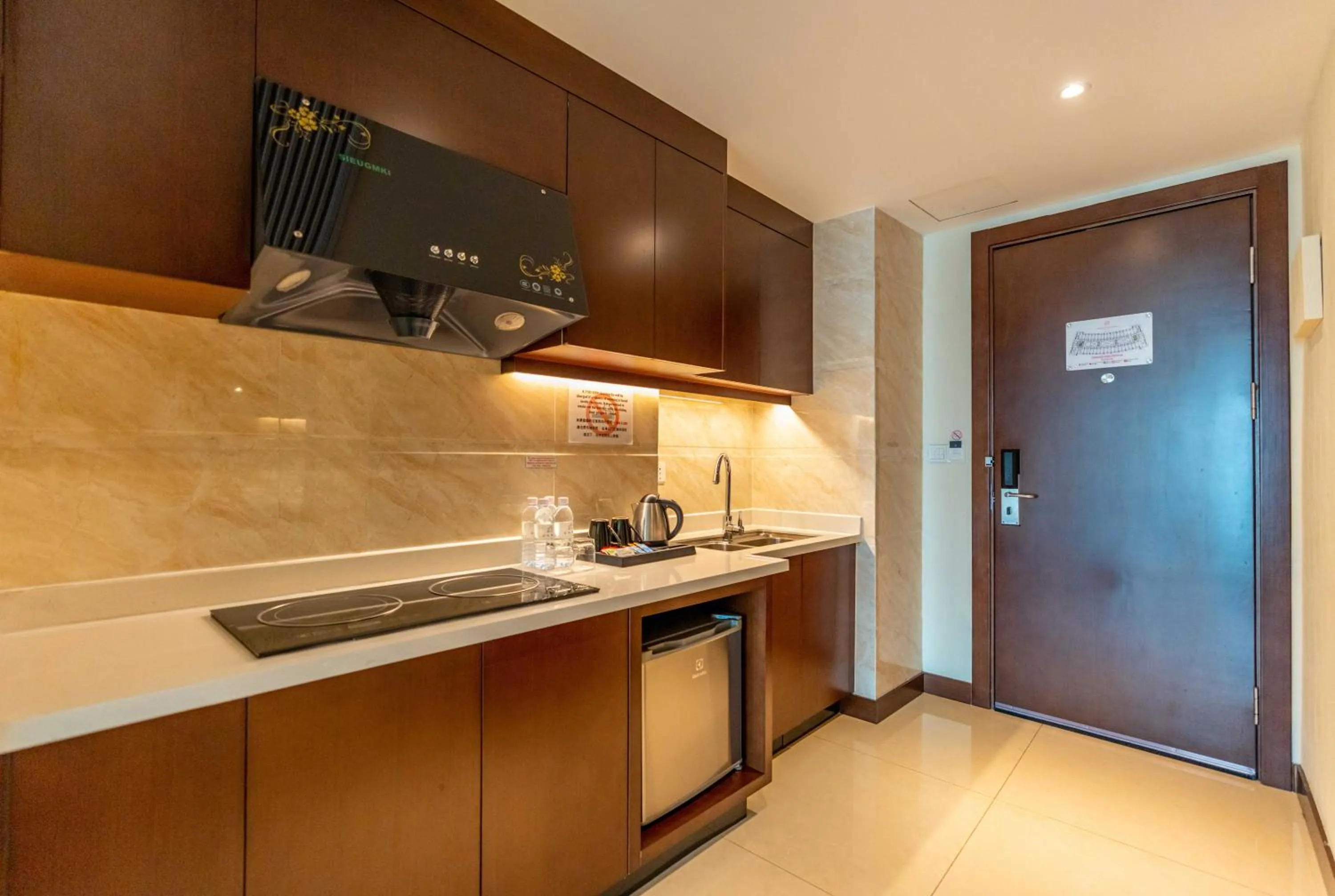 kitchen in Olympia City Hotel by Dara