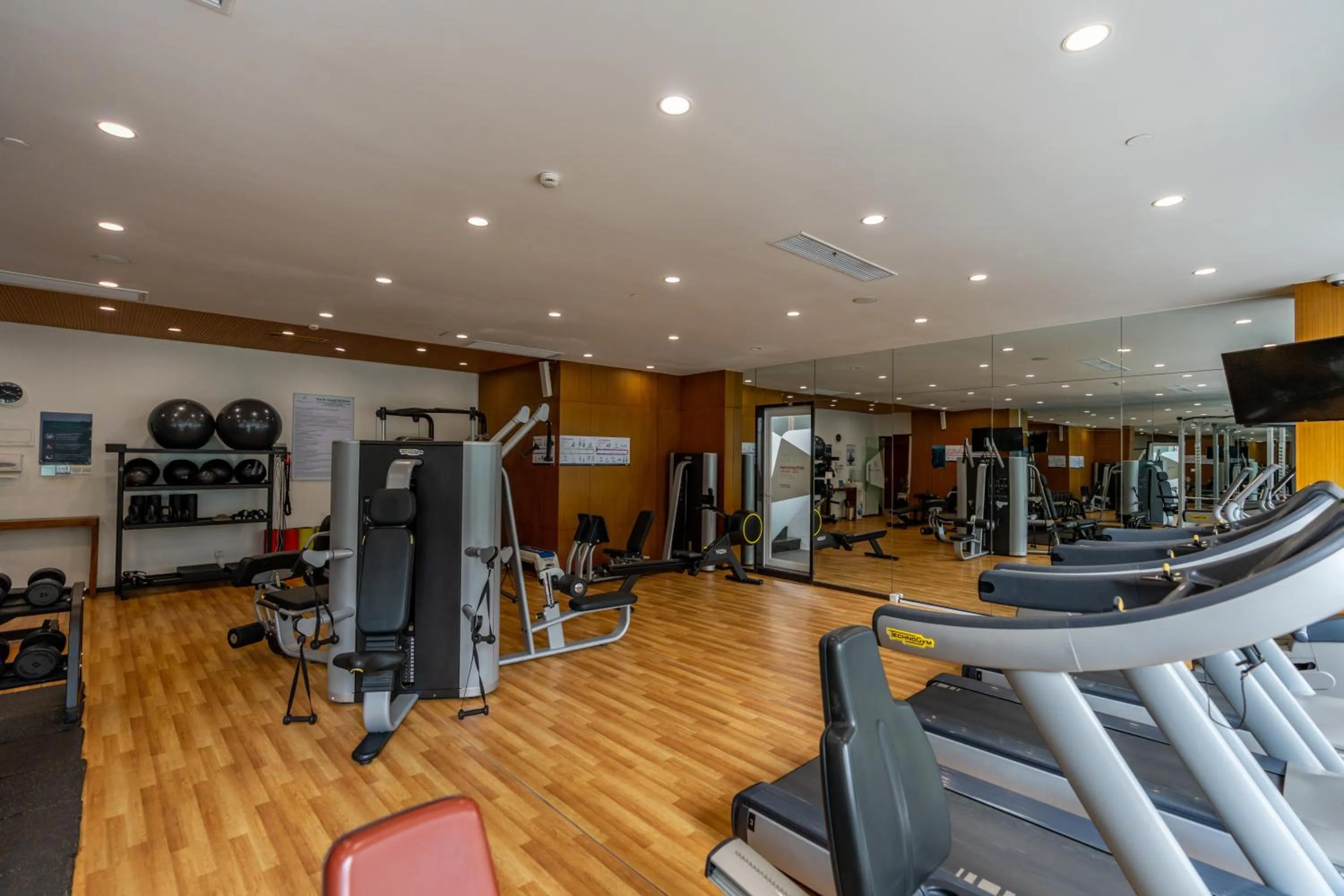 Fitness centre/facilities in Olympia City Hotel by Dara