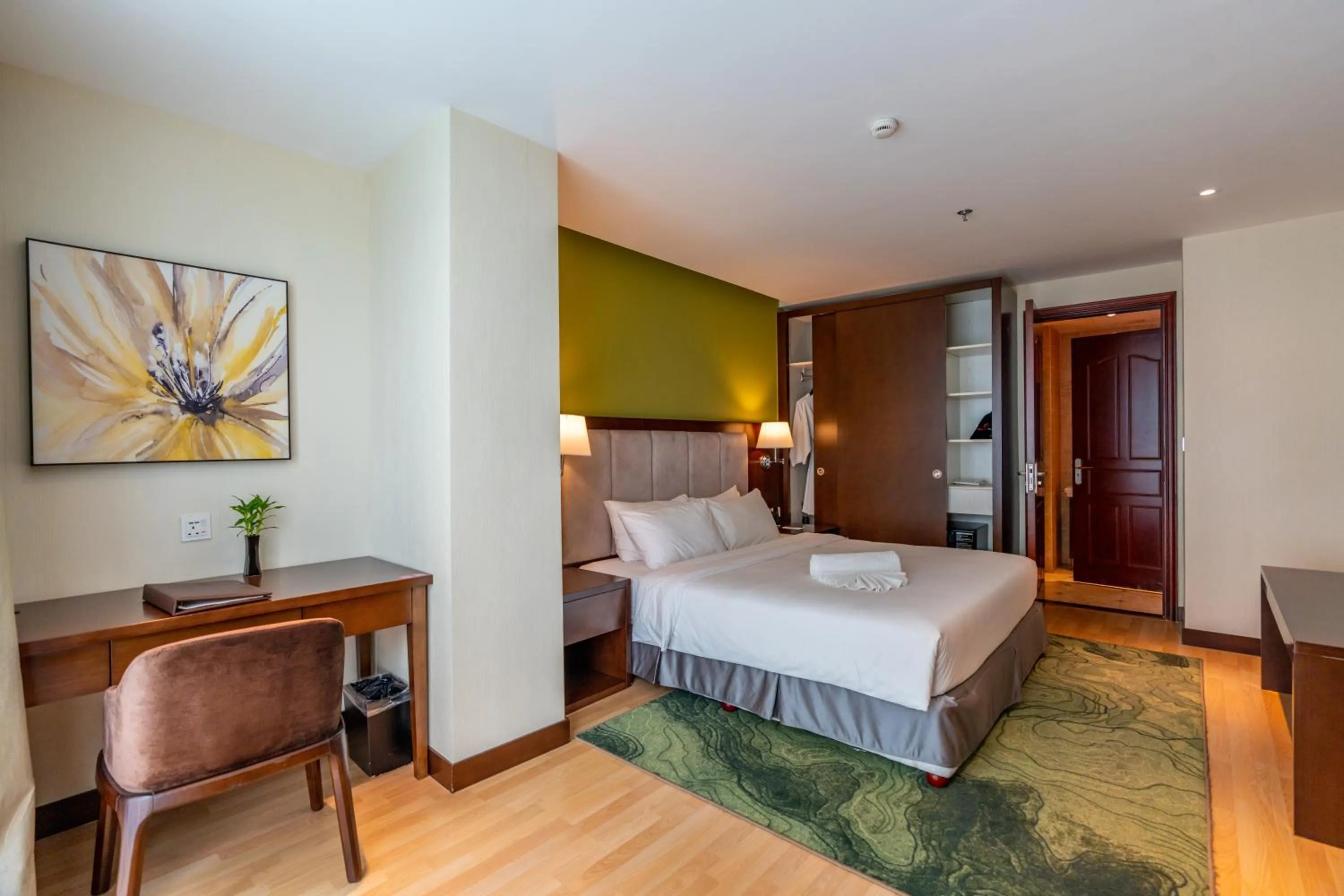 Bedroom, Bed in Olympia City Hotel by Dara