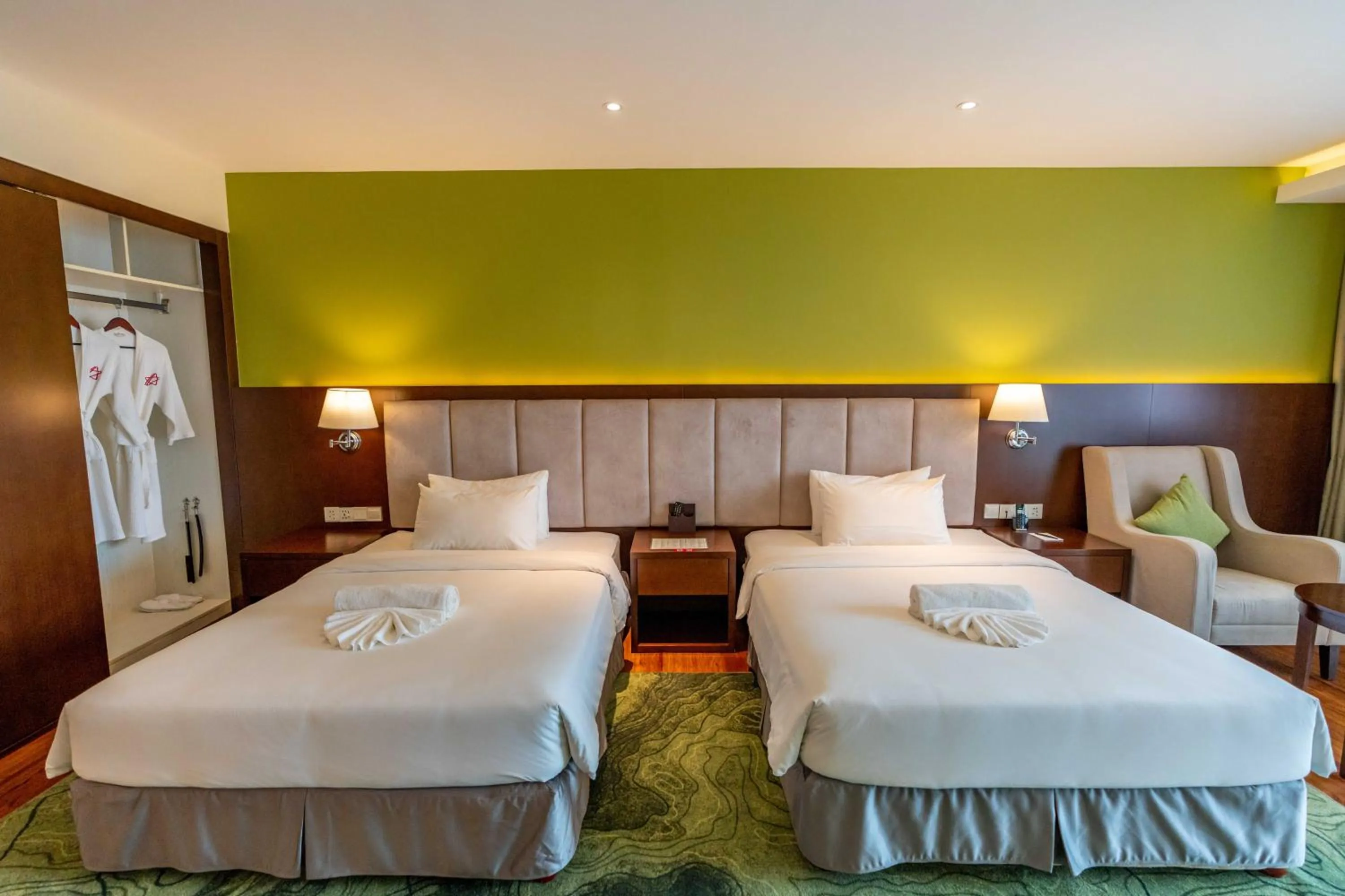 Bedroom, Bed in Olympia City Hotel by Dara