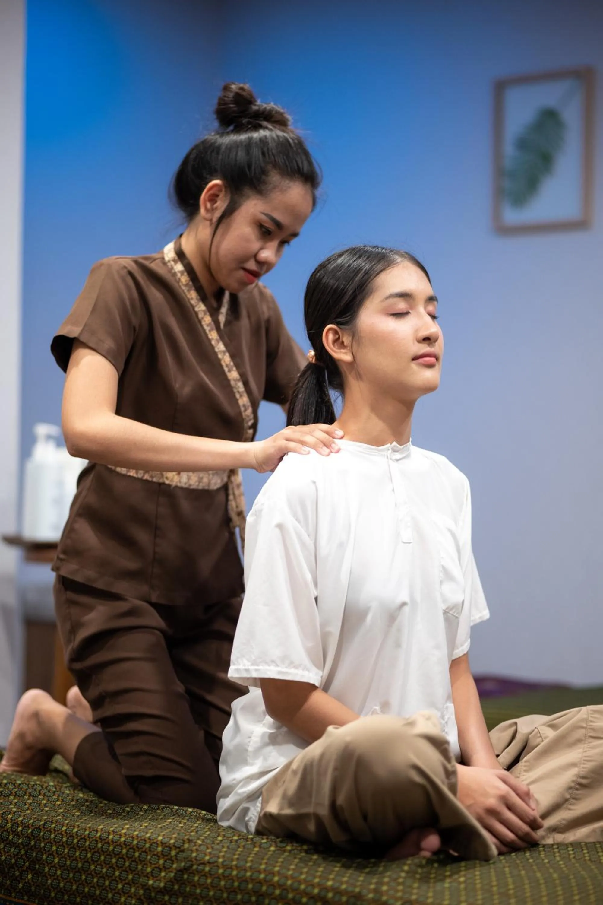 Massage in Olympia City Hotel by Dara