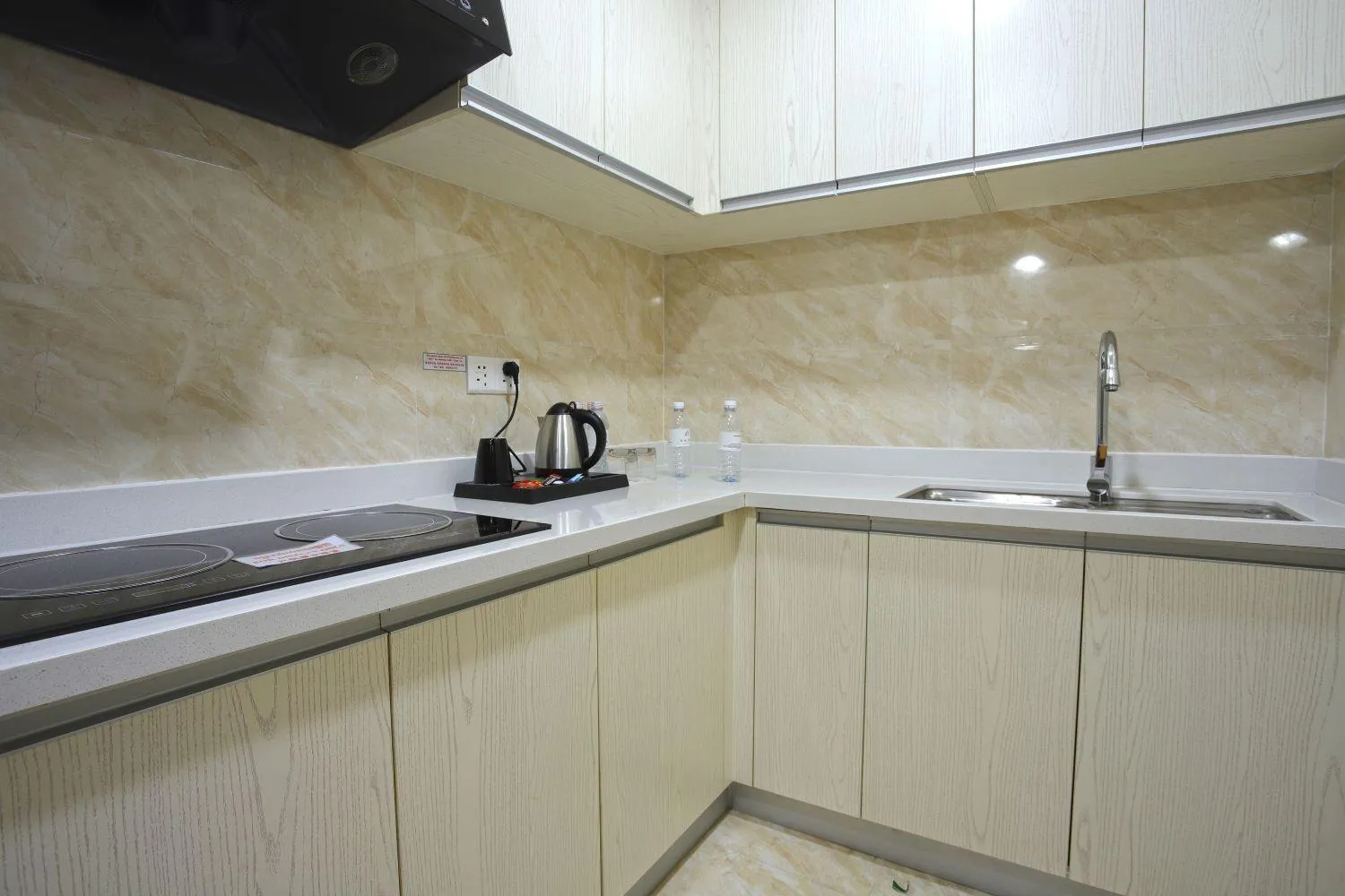 Coffee/tea facilities in Olympia City Hotel by Dara