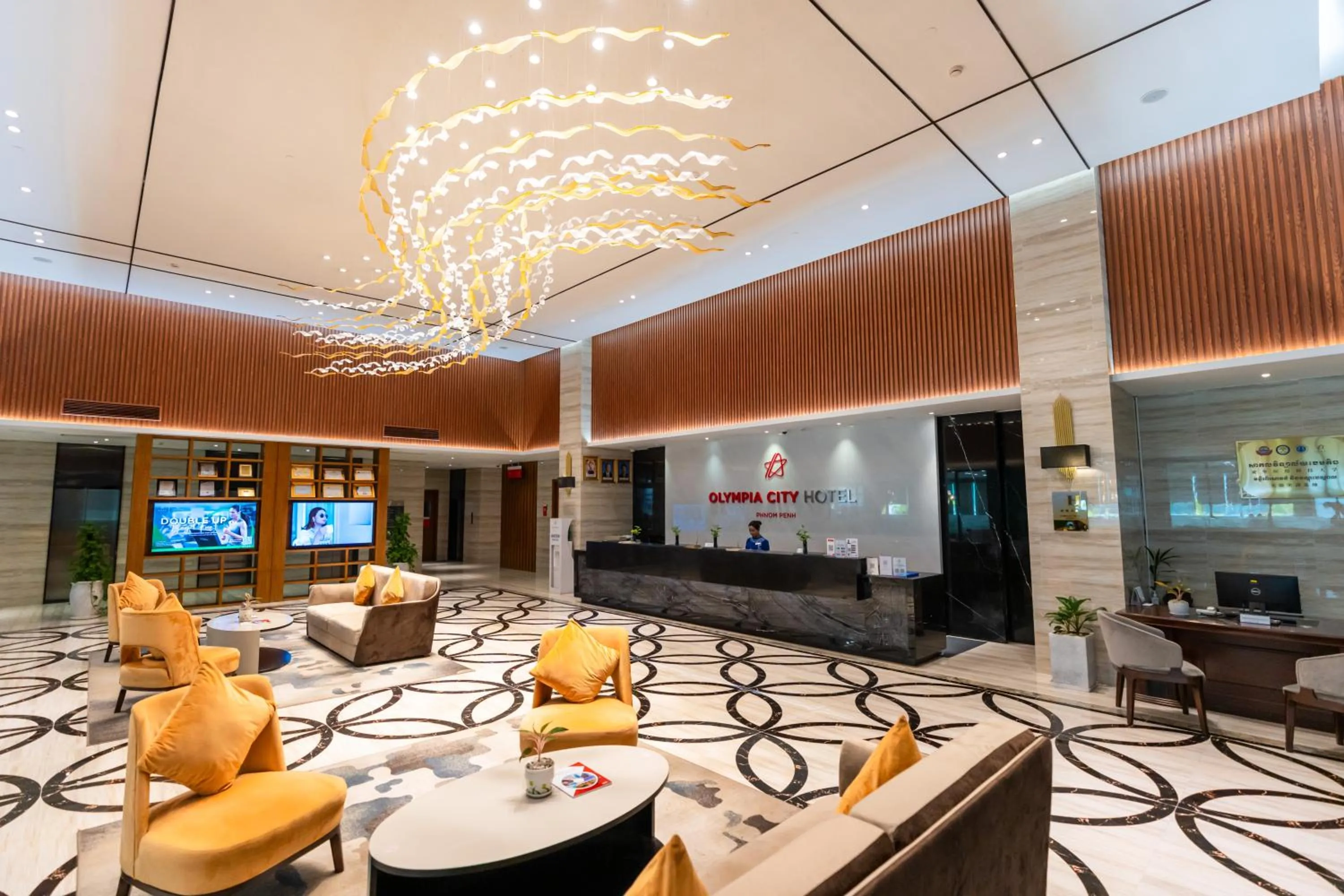 Lobby or reception in Olympia City Hotel by Dara