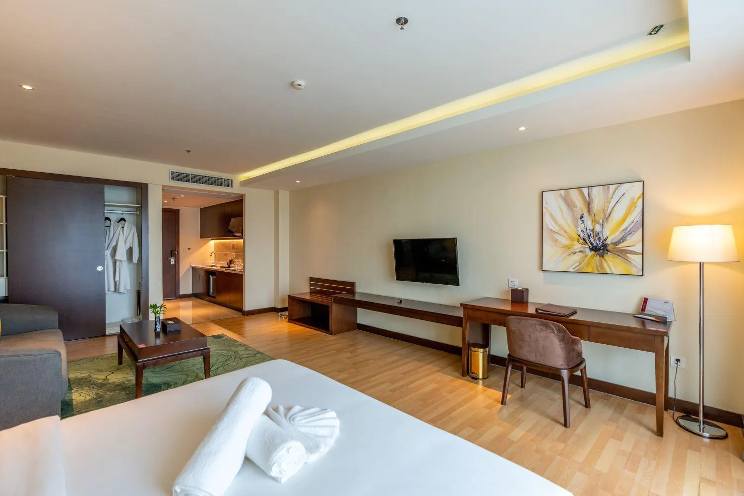 View (from property/room), Bed in Olympia City Hotel by Dara