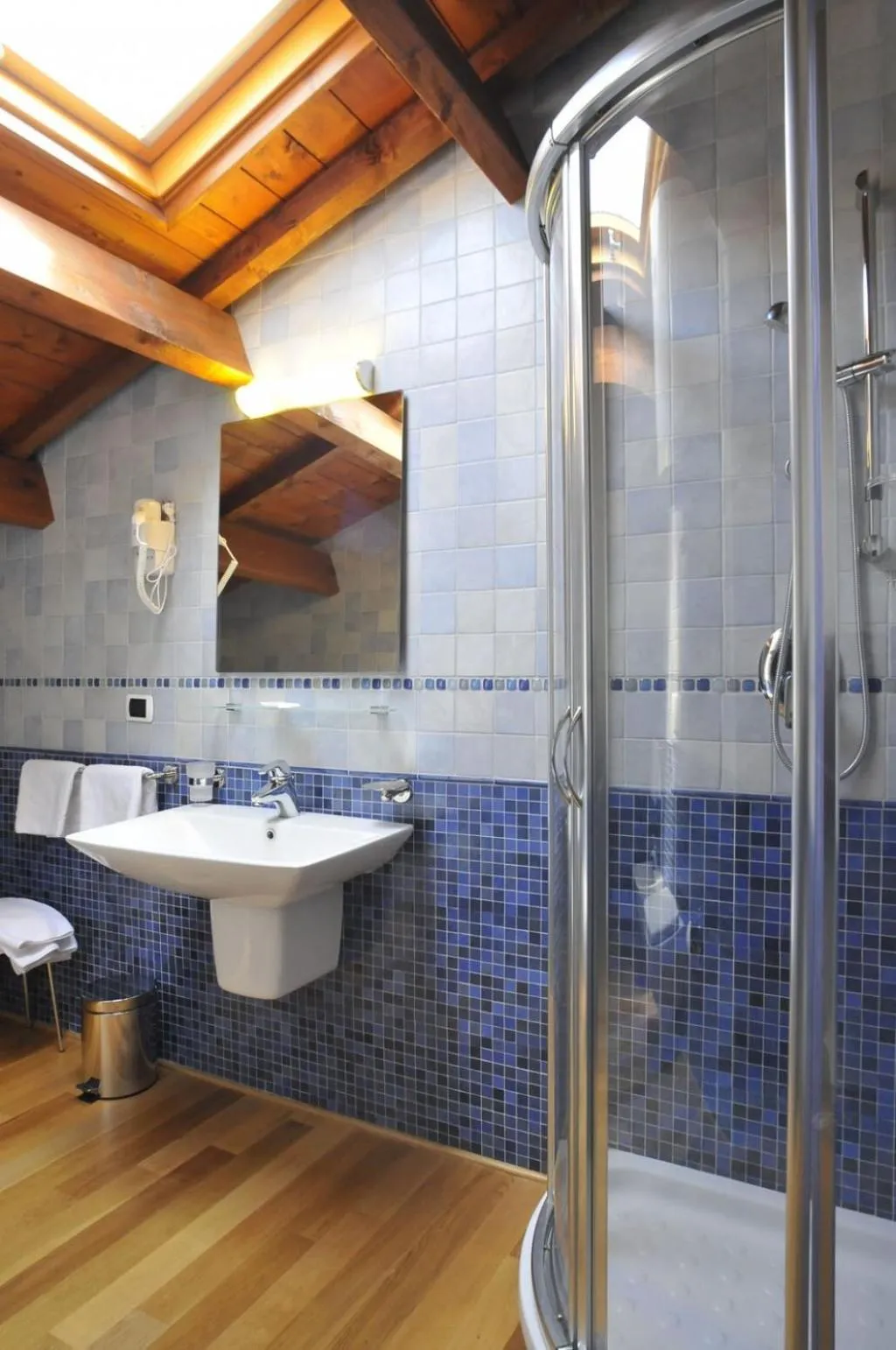 Shower in Quarté Sayàl