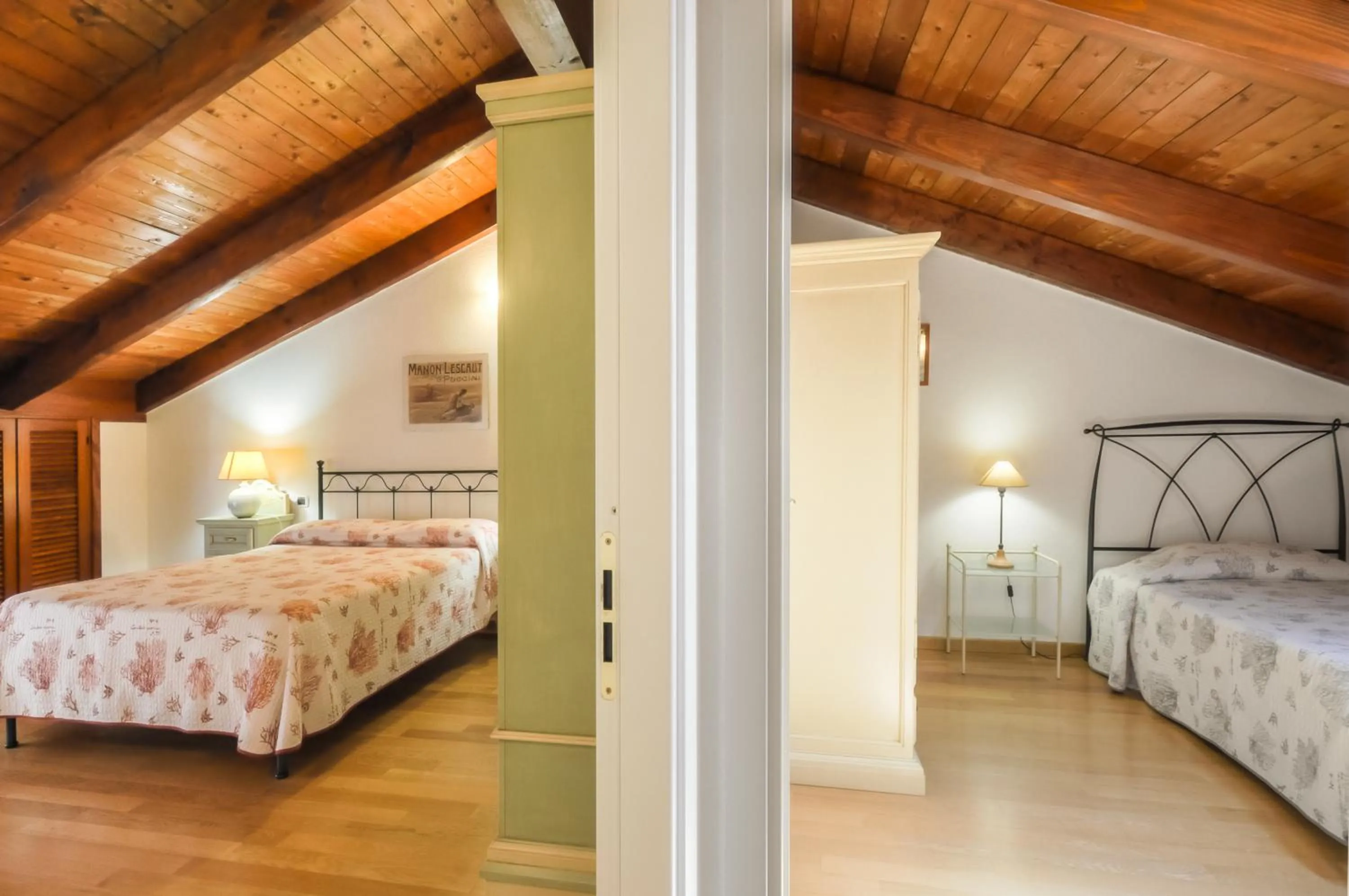 Photo of the whole room, Bed in Quarté Sayàl