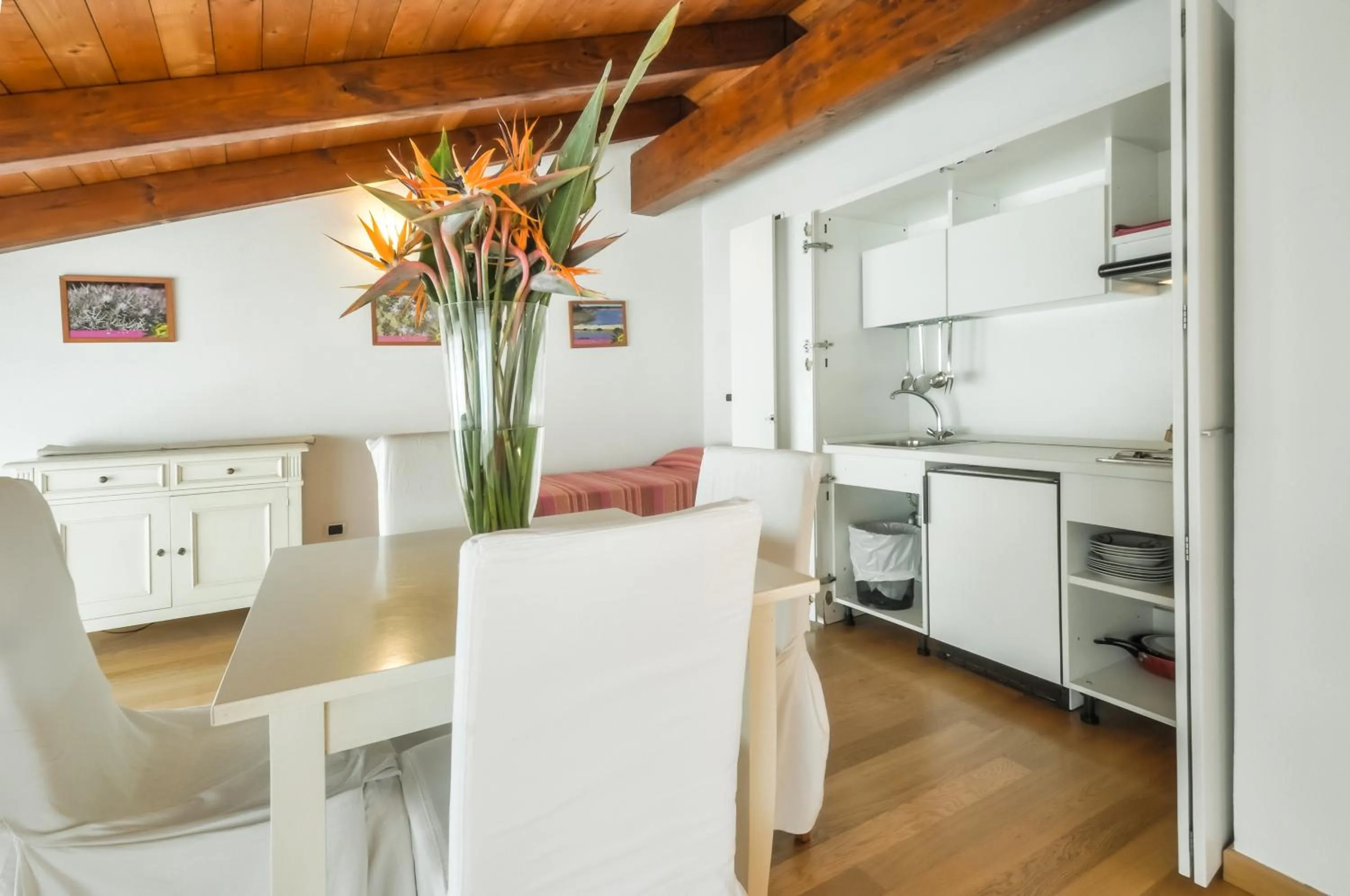 Dining area in Quarté Sayàl