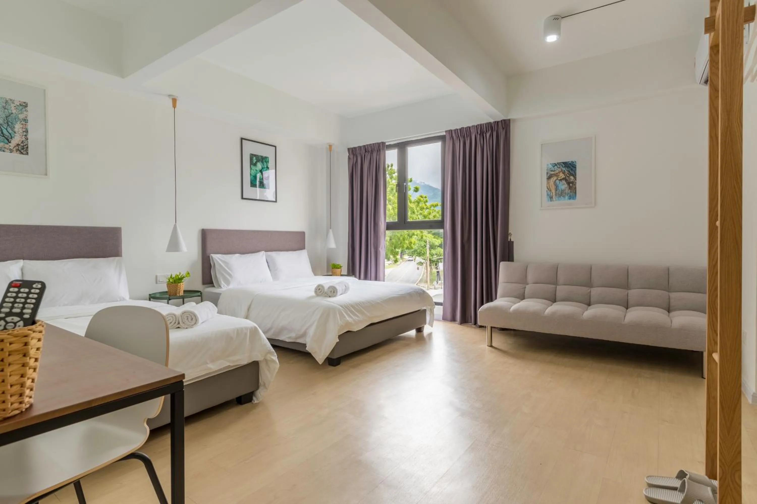 Photo of the whole room, Bed in Minima 8