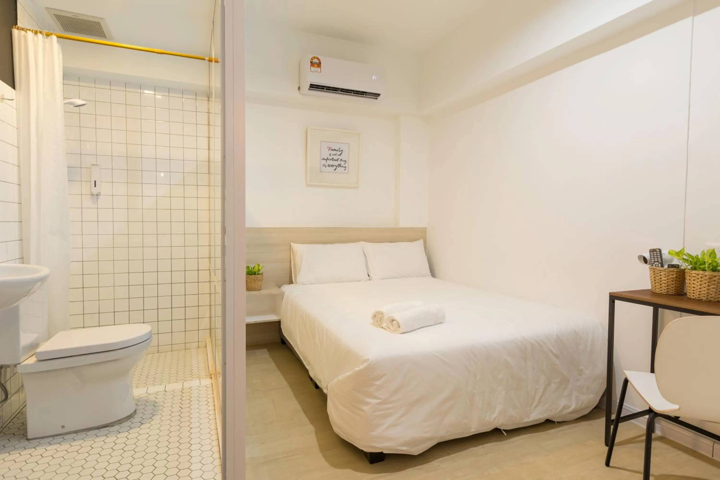 Bedroom, Bed in Minima 8