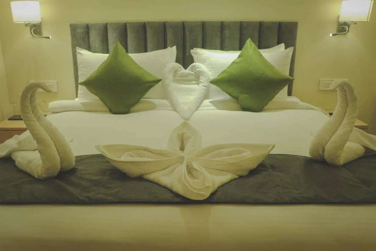 Photo of the whole room in Regenta Central Harsha Vapi