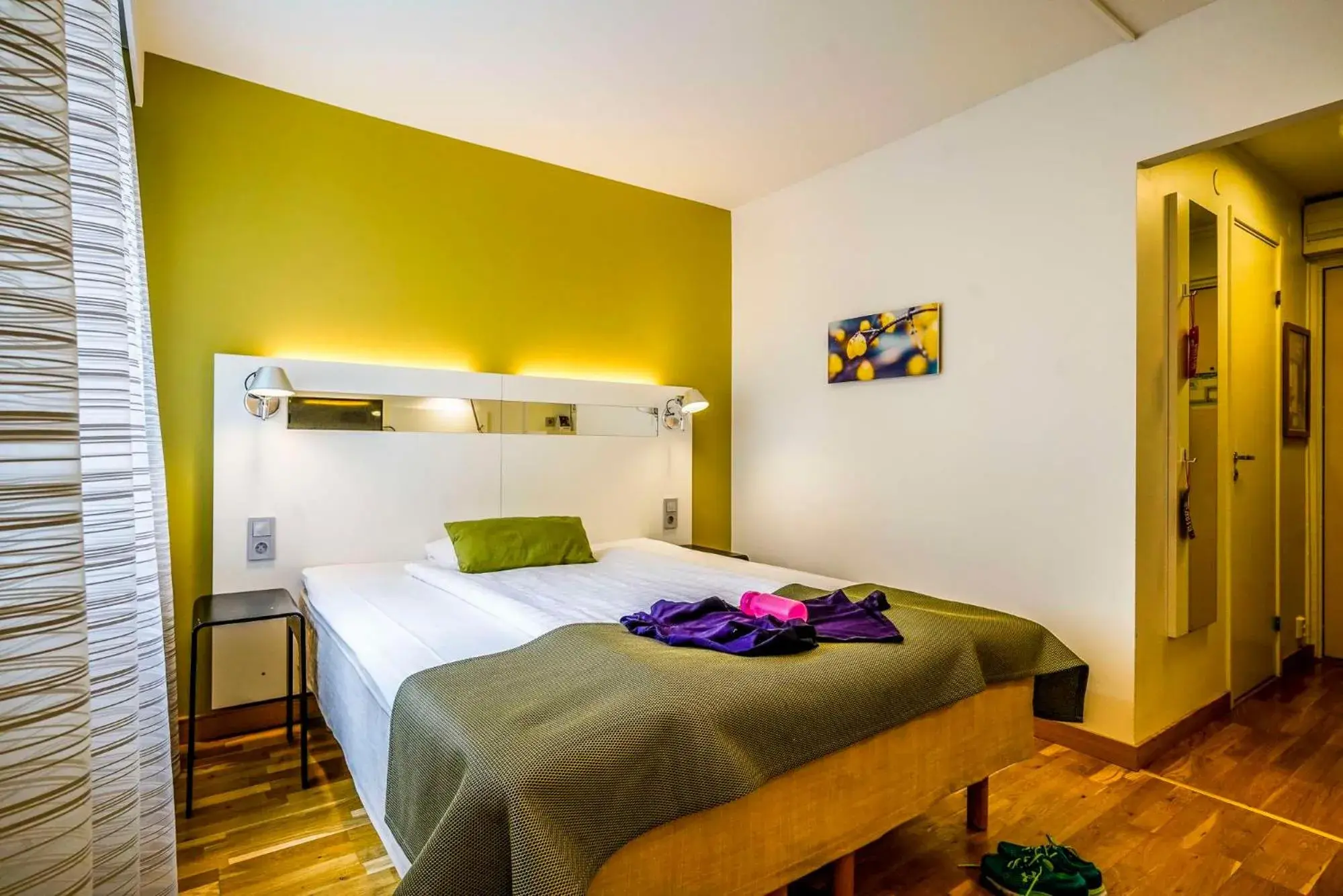 Standard Queen Room in Scandic S:t Jörgen Standard Queen Room in Scandic S:t Jörgen