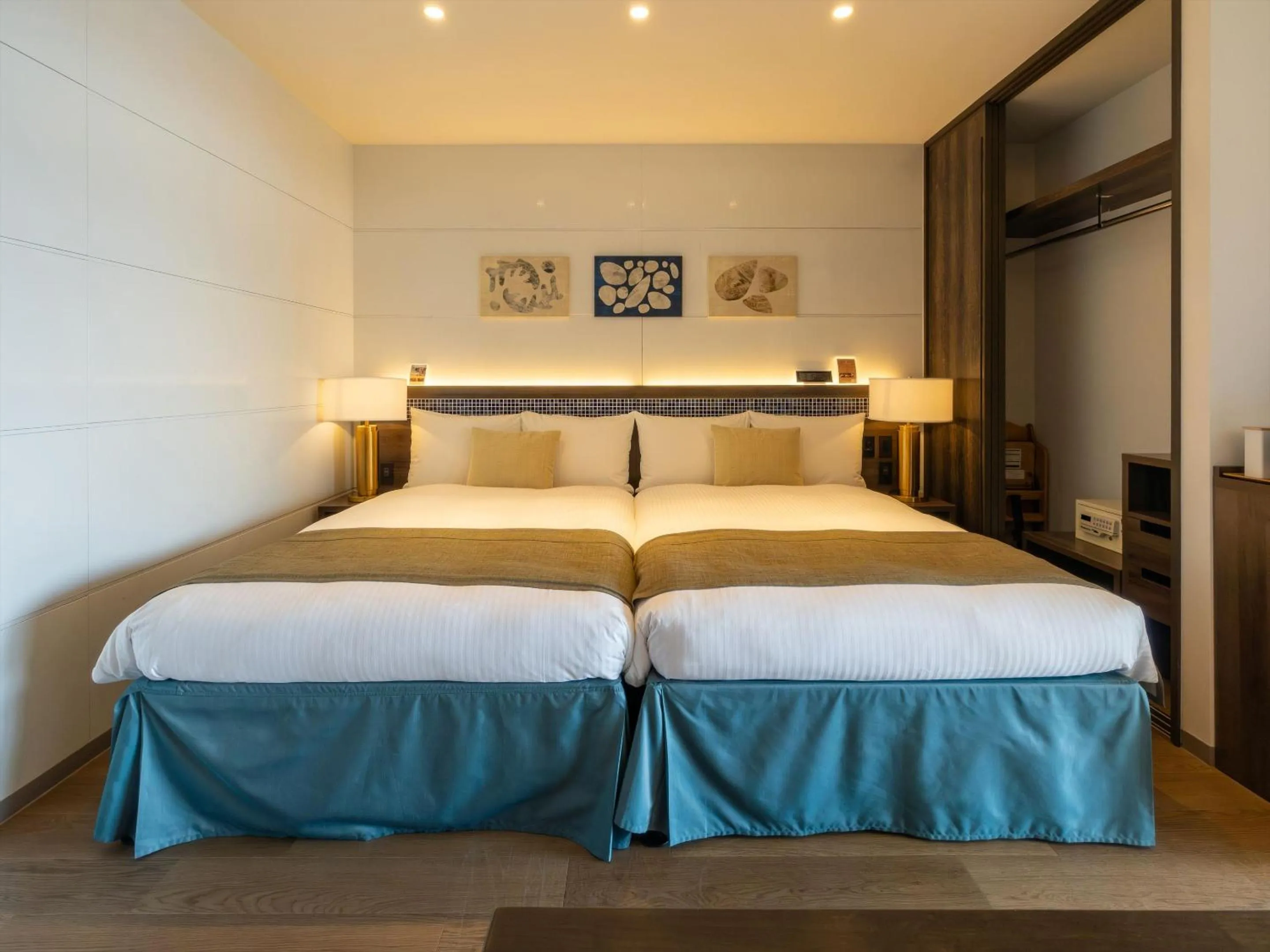 Bedroom, Bed in One Suite THE TERRACE