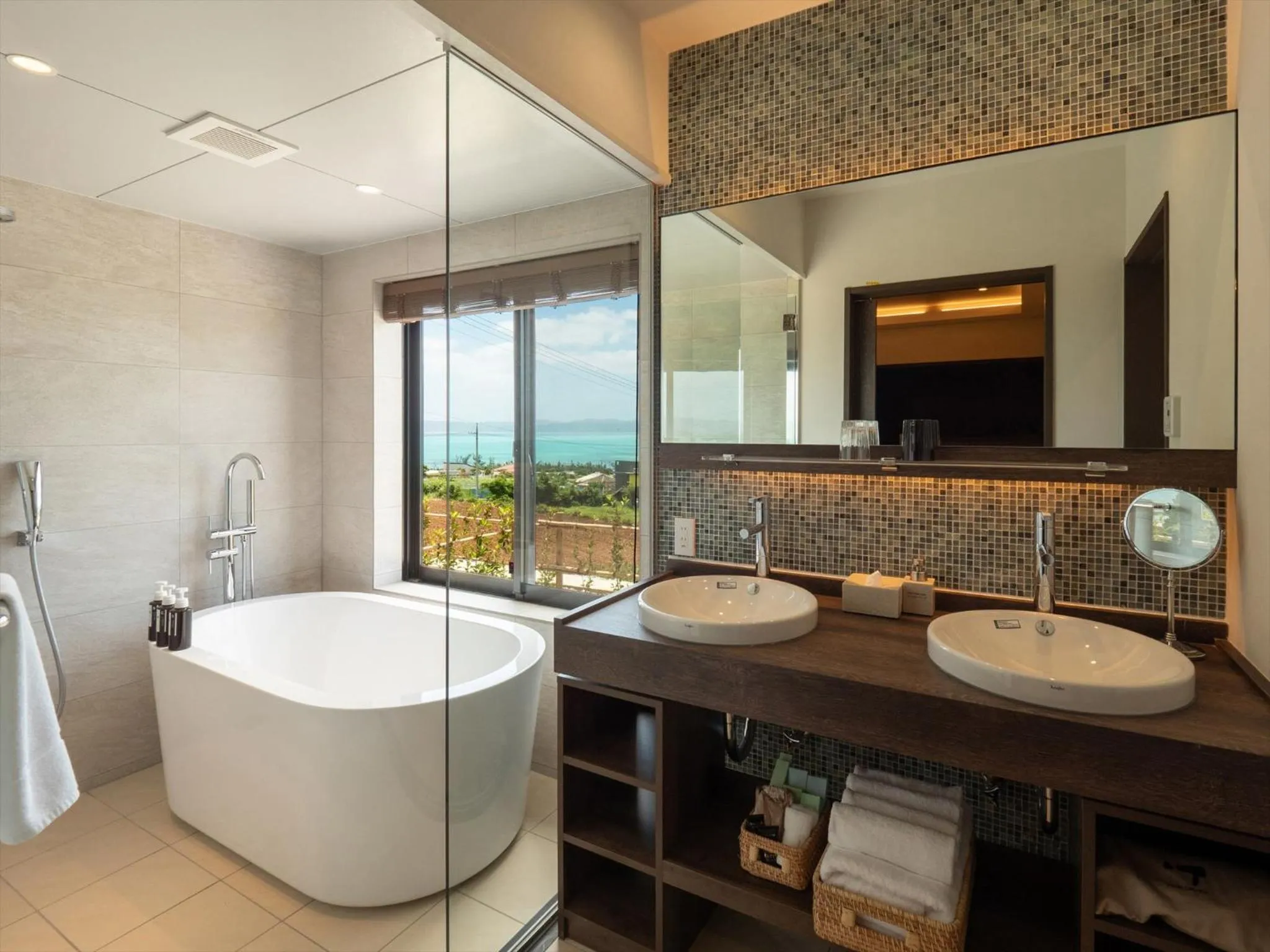Shower in One Suite THE TERRACE