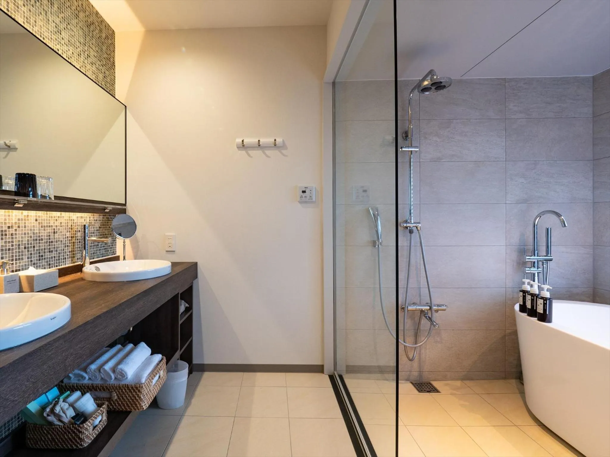 Shower in One Suite THE TERRACE