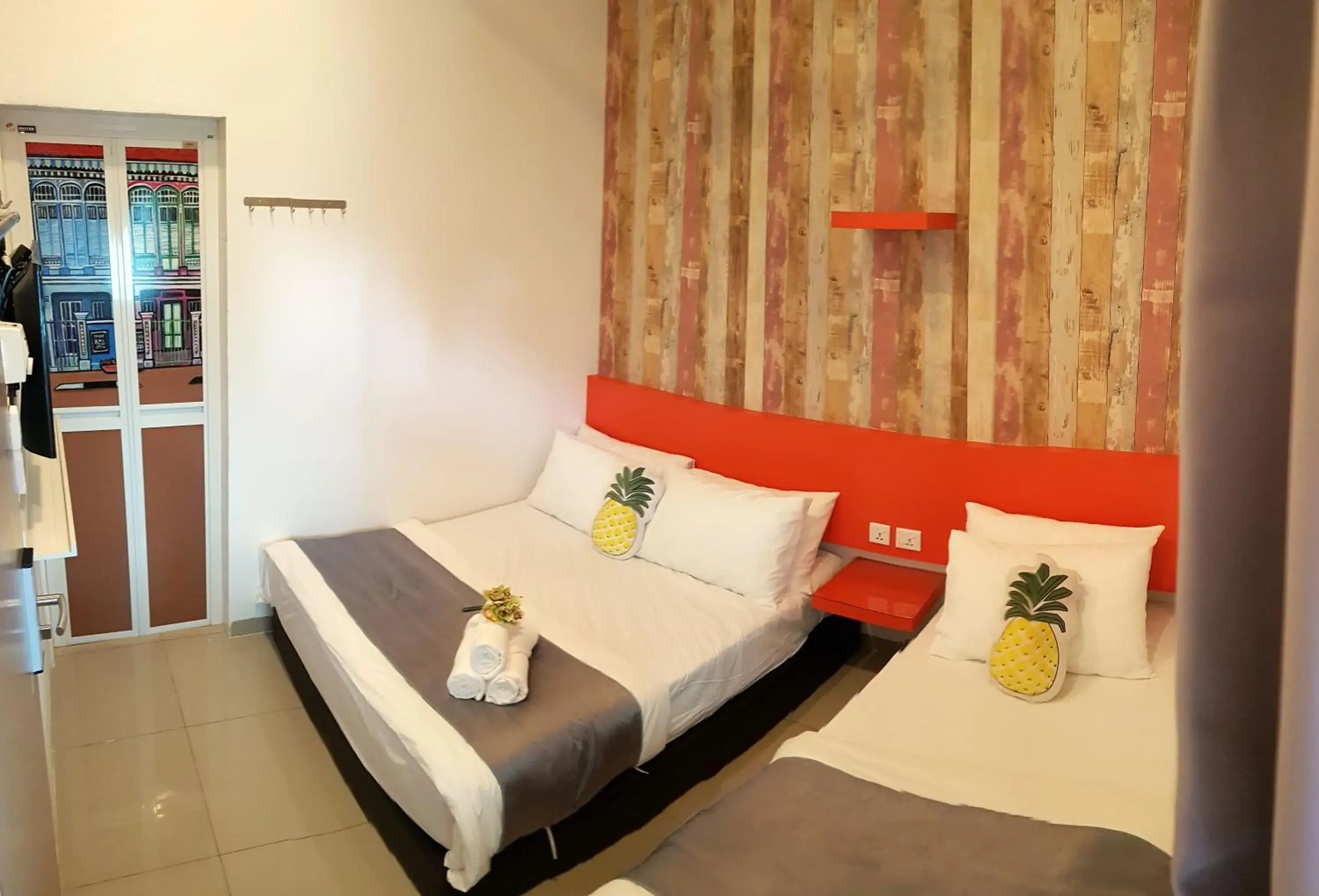 Deluxe Triple Room in Teruntum 96 Guest house Deluxe Triple Room in Teruntum 96 Guest house