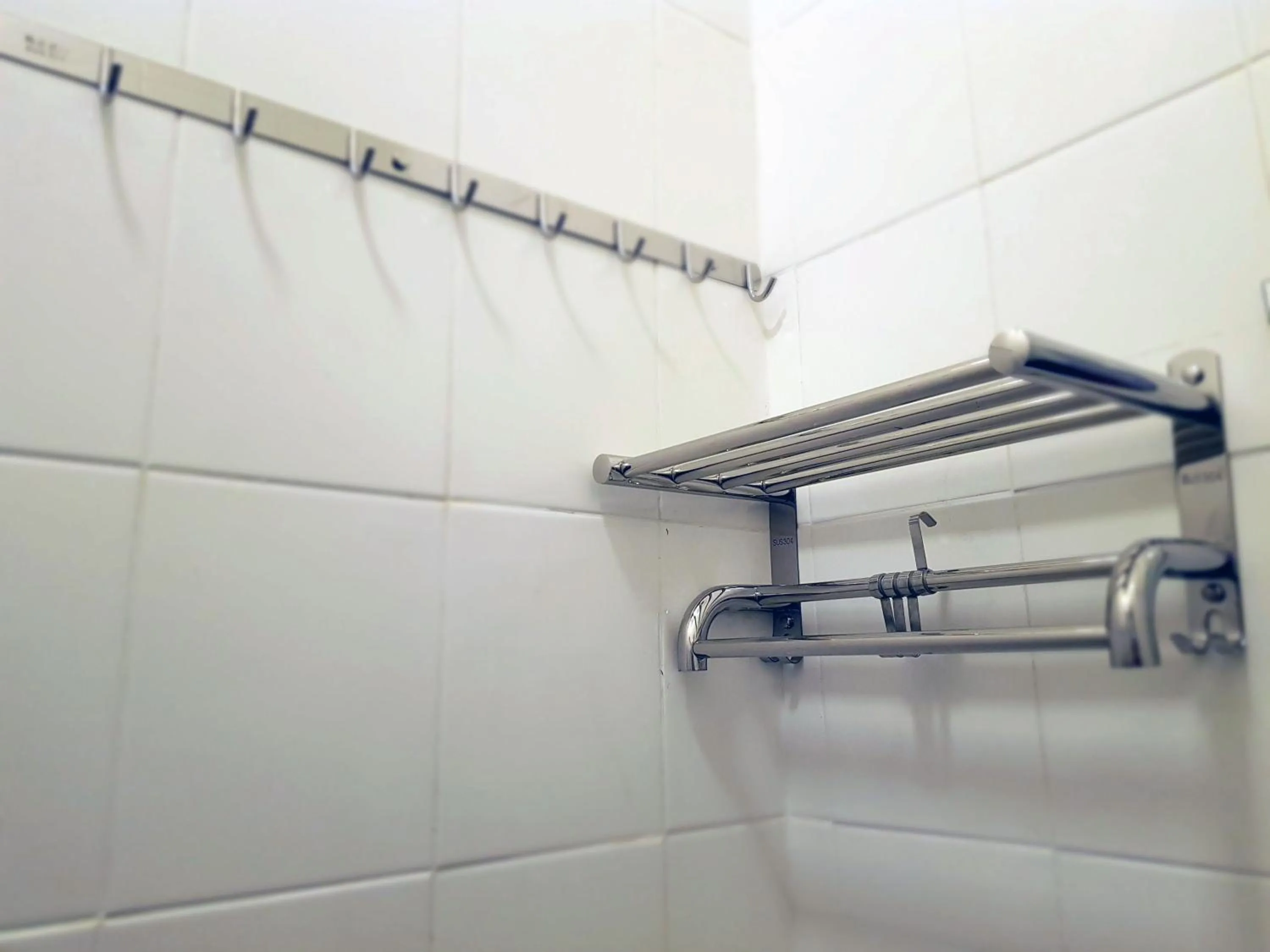 Shower in Teruntum 96 Guest house