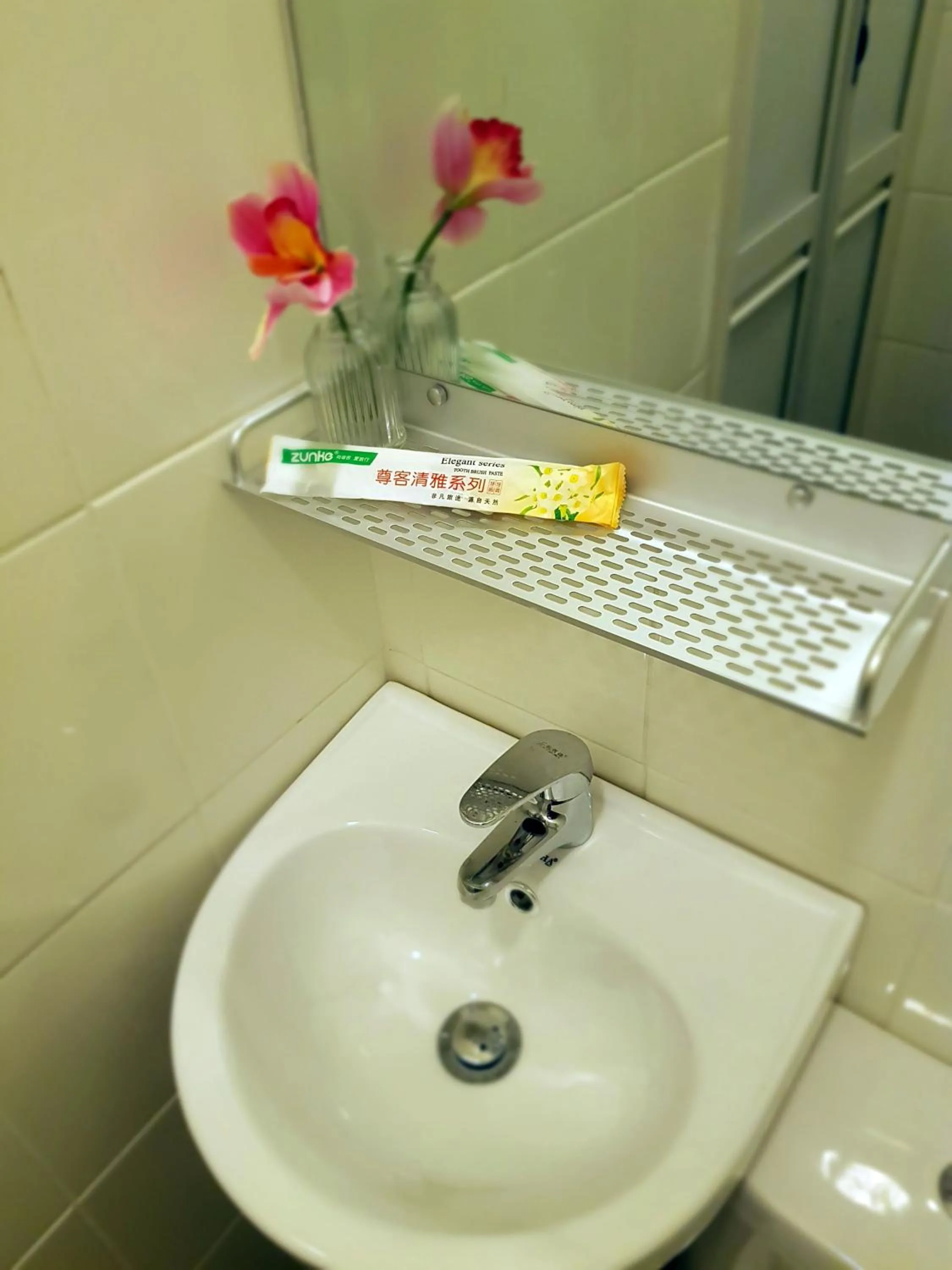 Toilet in Teruntum 96 Guest house