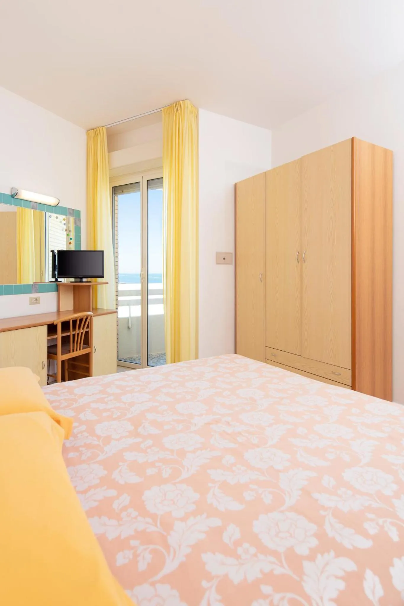 Bedroom, Bed in Hotel Caesar