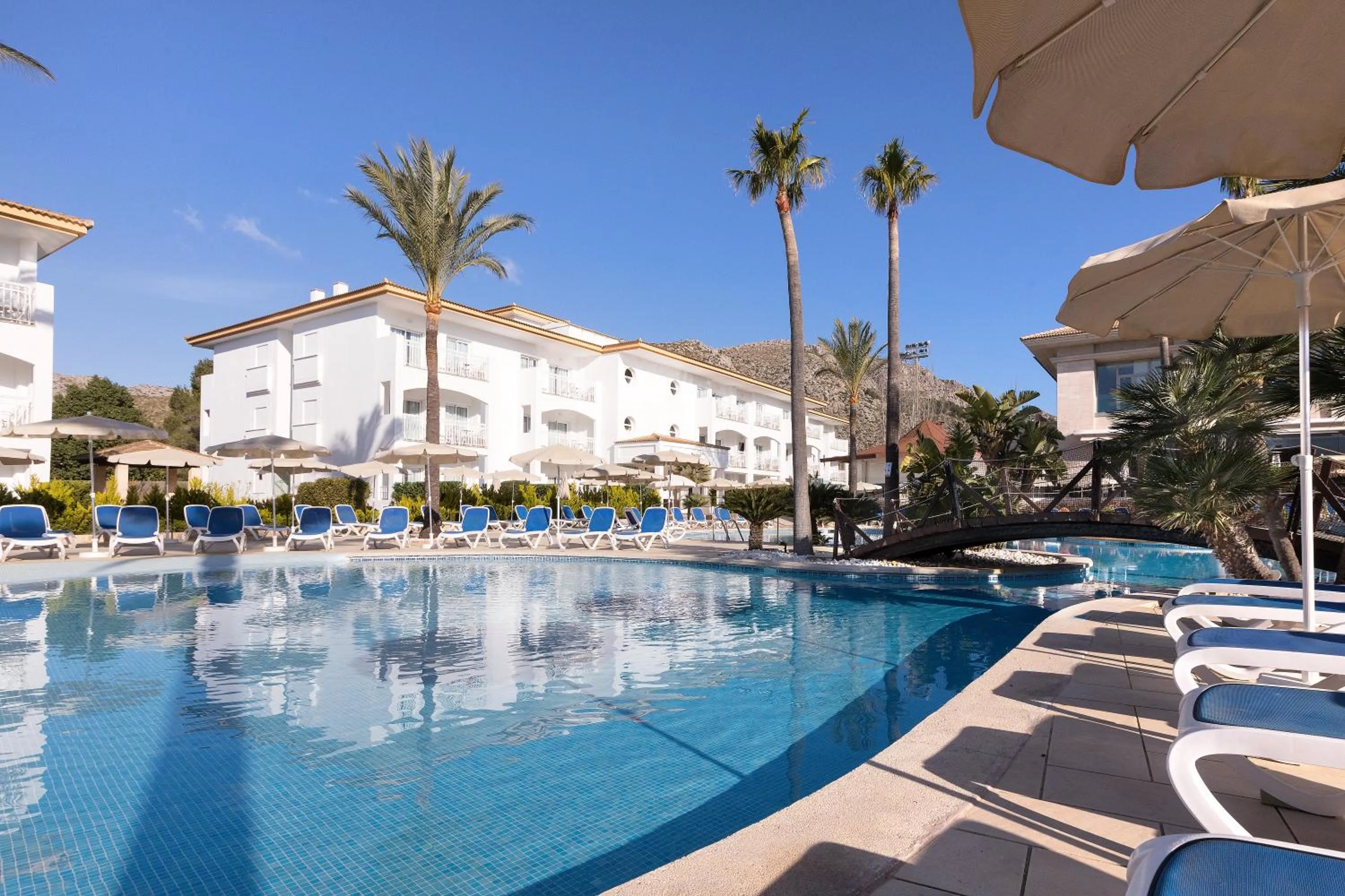Swimming pool in Mar Hotels Playa Mar & Spa