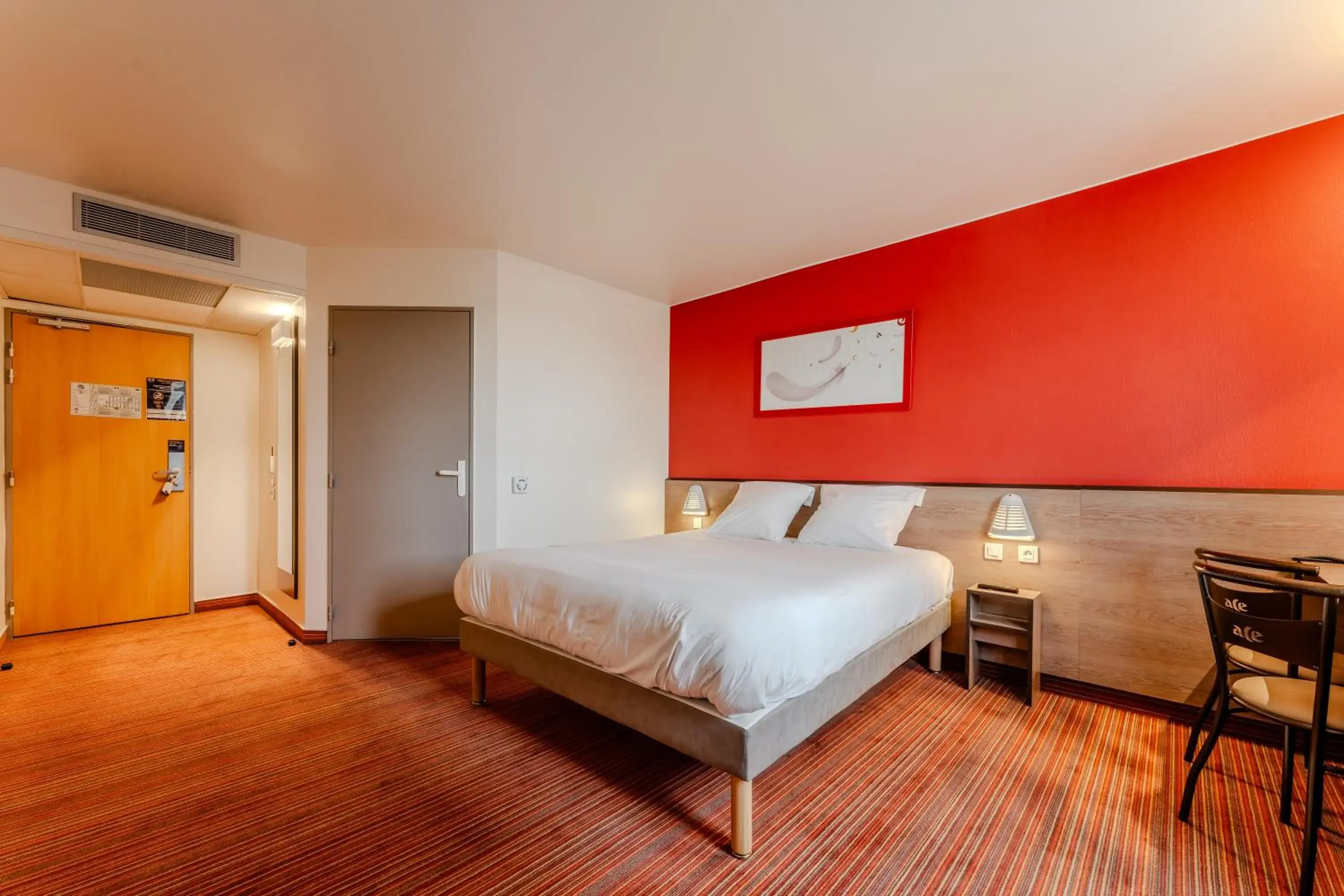 Double Room - Disability Access in Ace Hotel Noyelles Double Room - Disability Access in Ace Hotel Noyelles