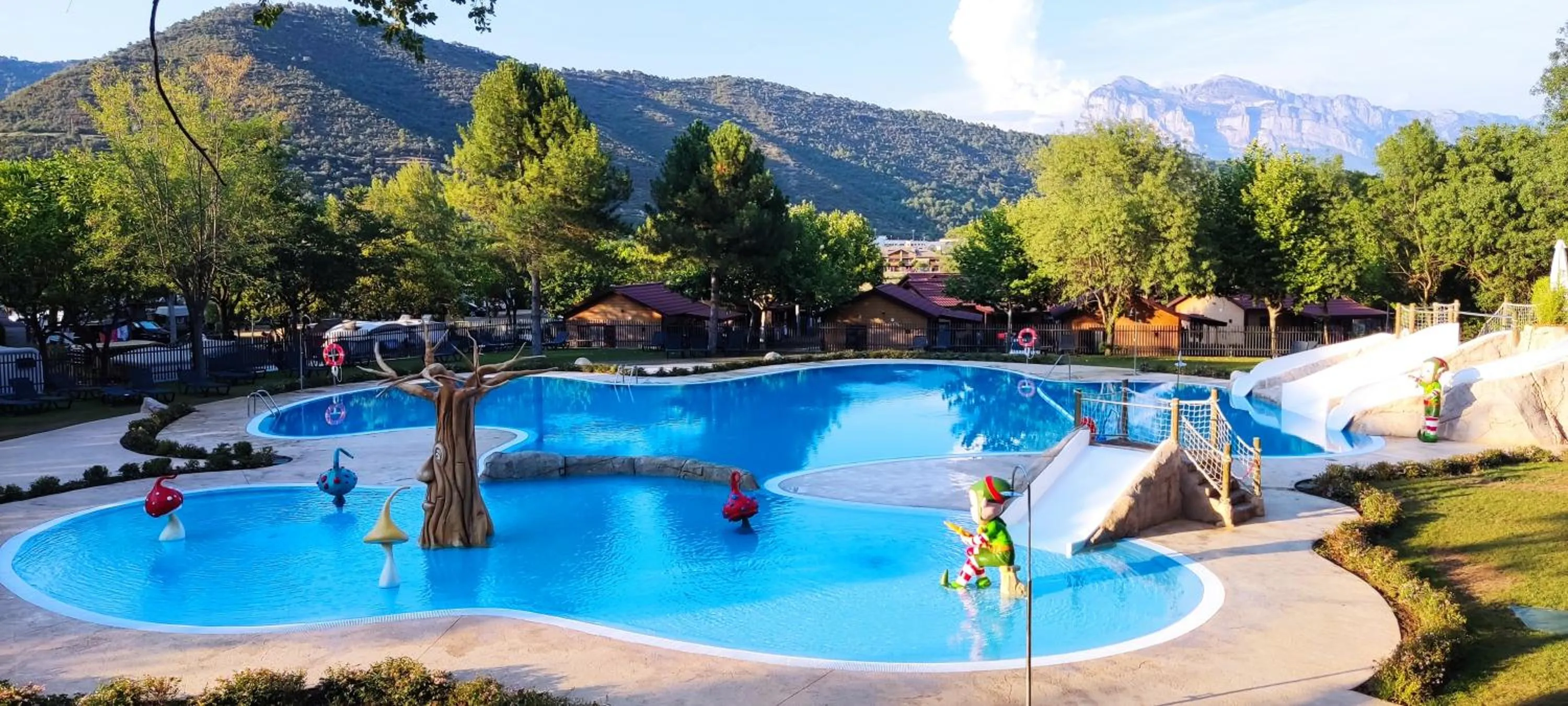 Pool view in wecamp Pirineos