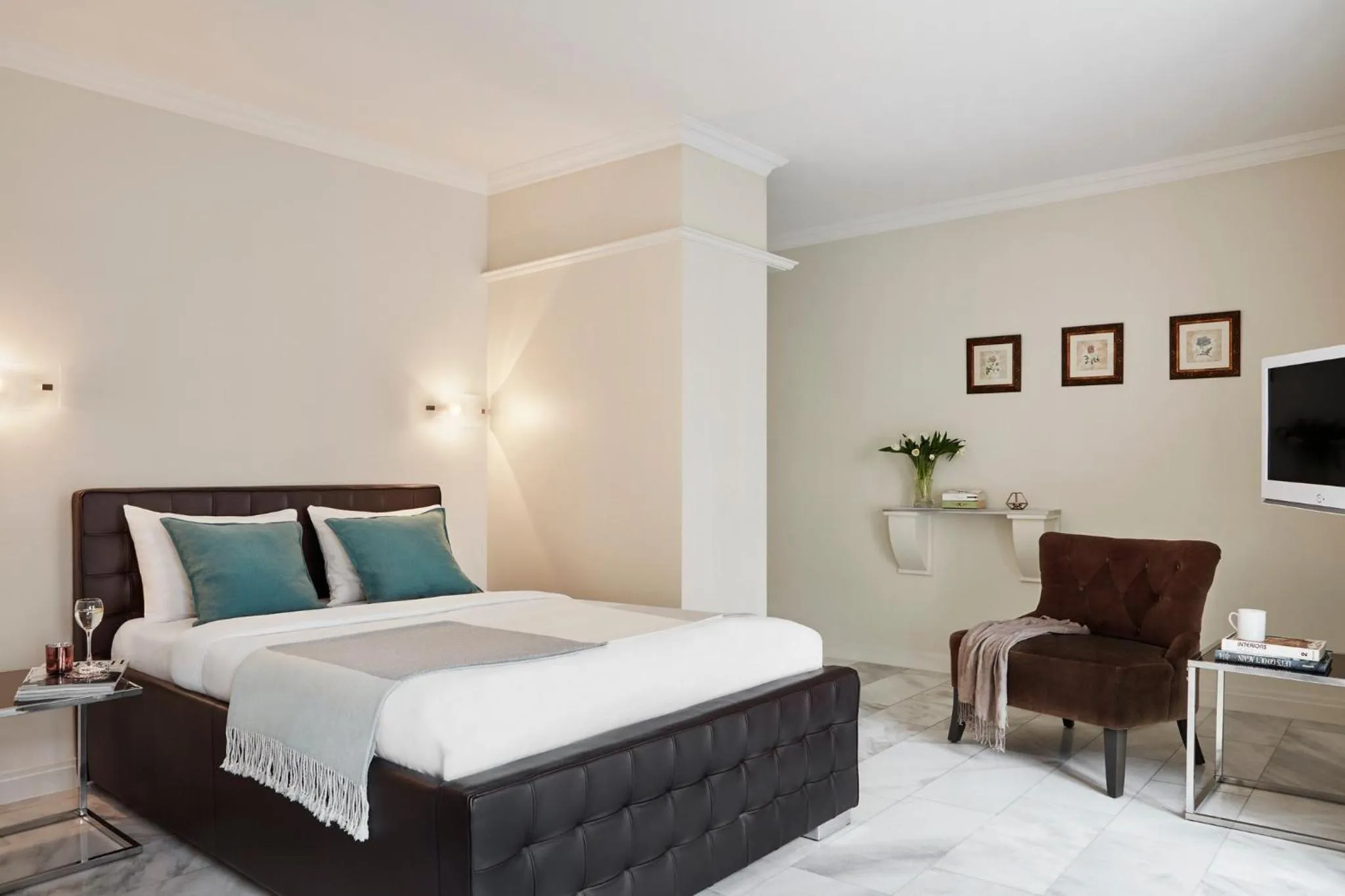 Photo of the whole room, Bed in VISIONAPARTMENTS Albertstrasse - contactless check-in