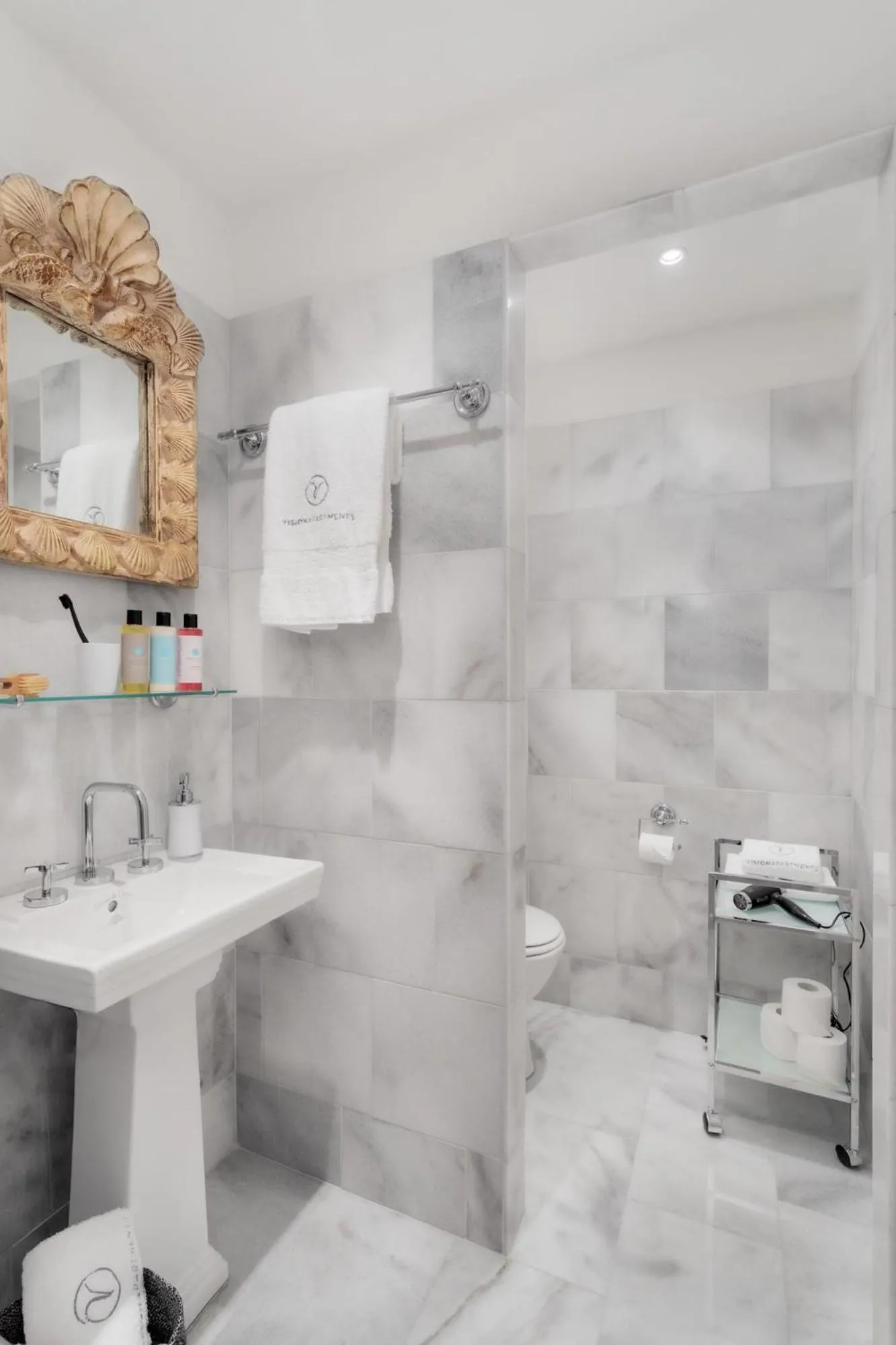 Bathroom in VISIONAPARTMENTS Albertstrasse - contactless check-in