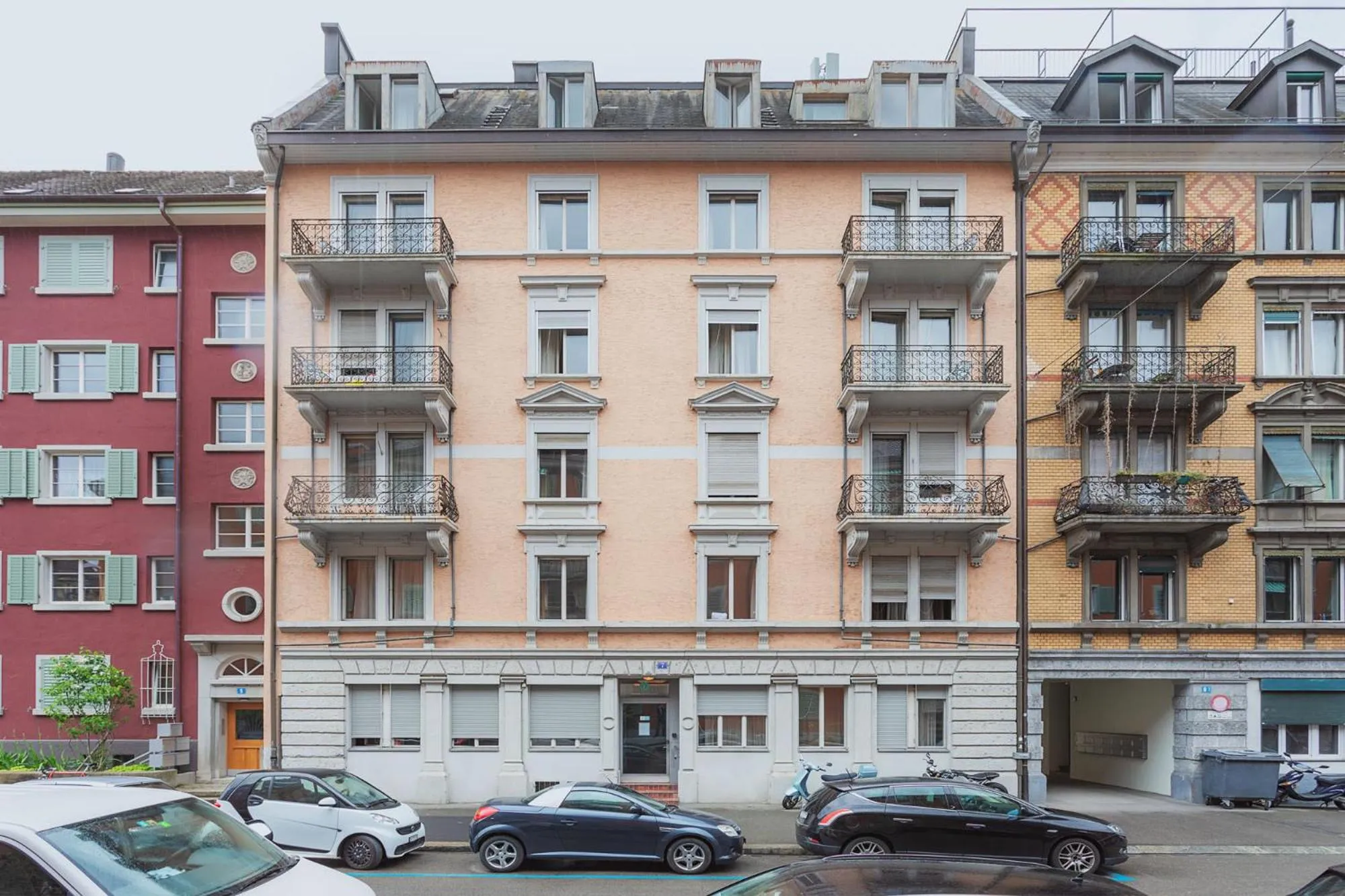 Property building in VISIONAPARTMENTS Albertstrasse - contactless check-in