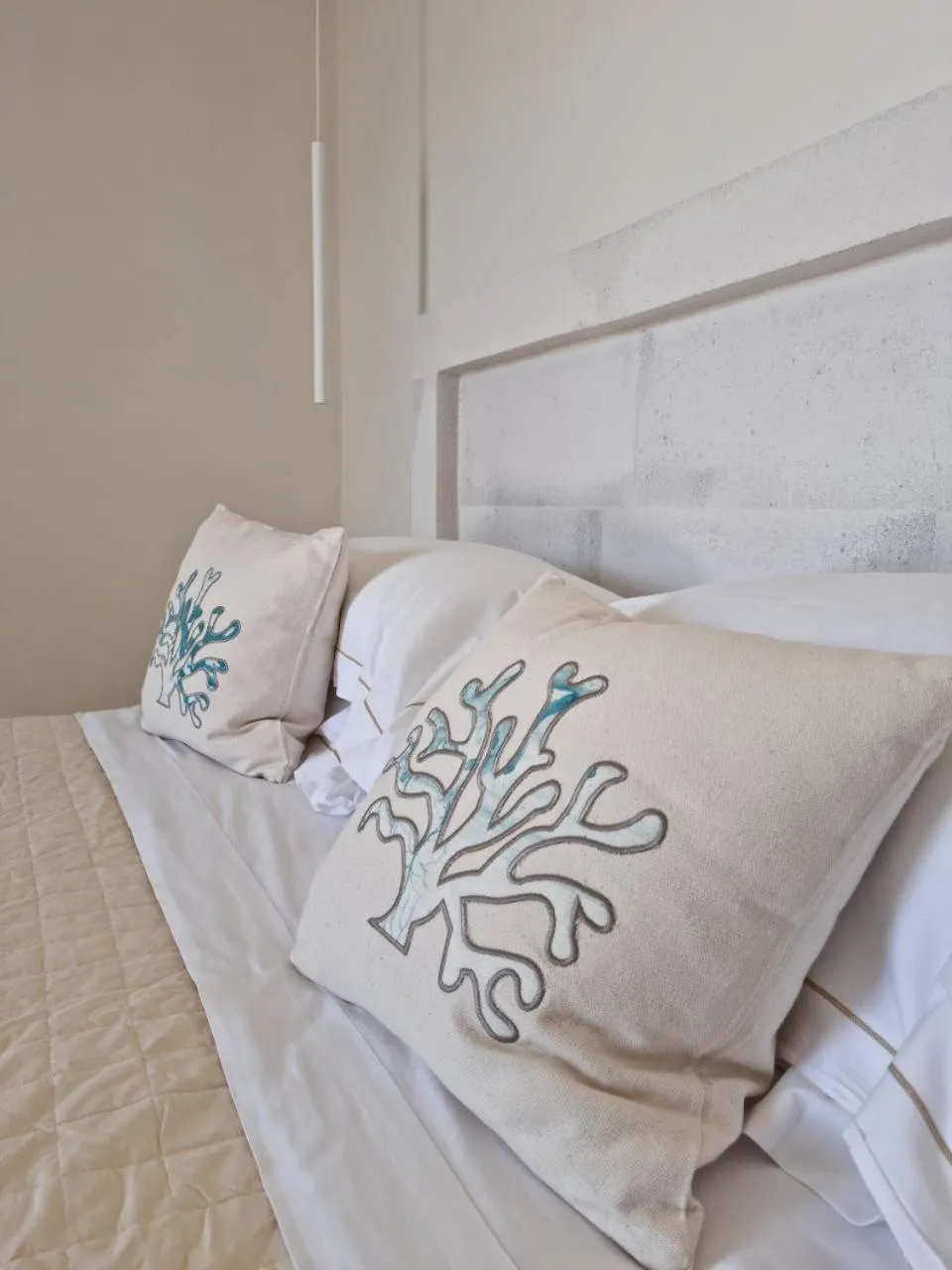 Decorative detail, Bed in CORALLI DEL PLEMMIRIO