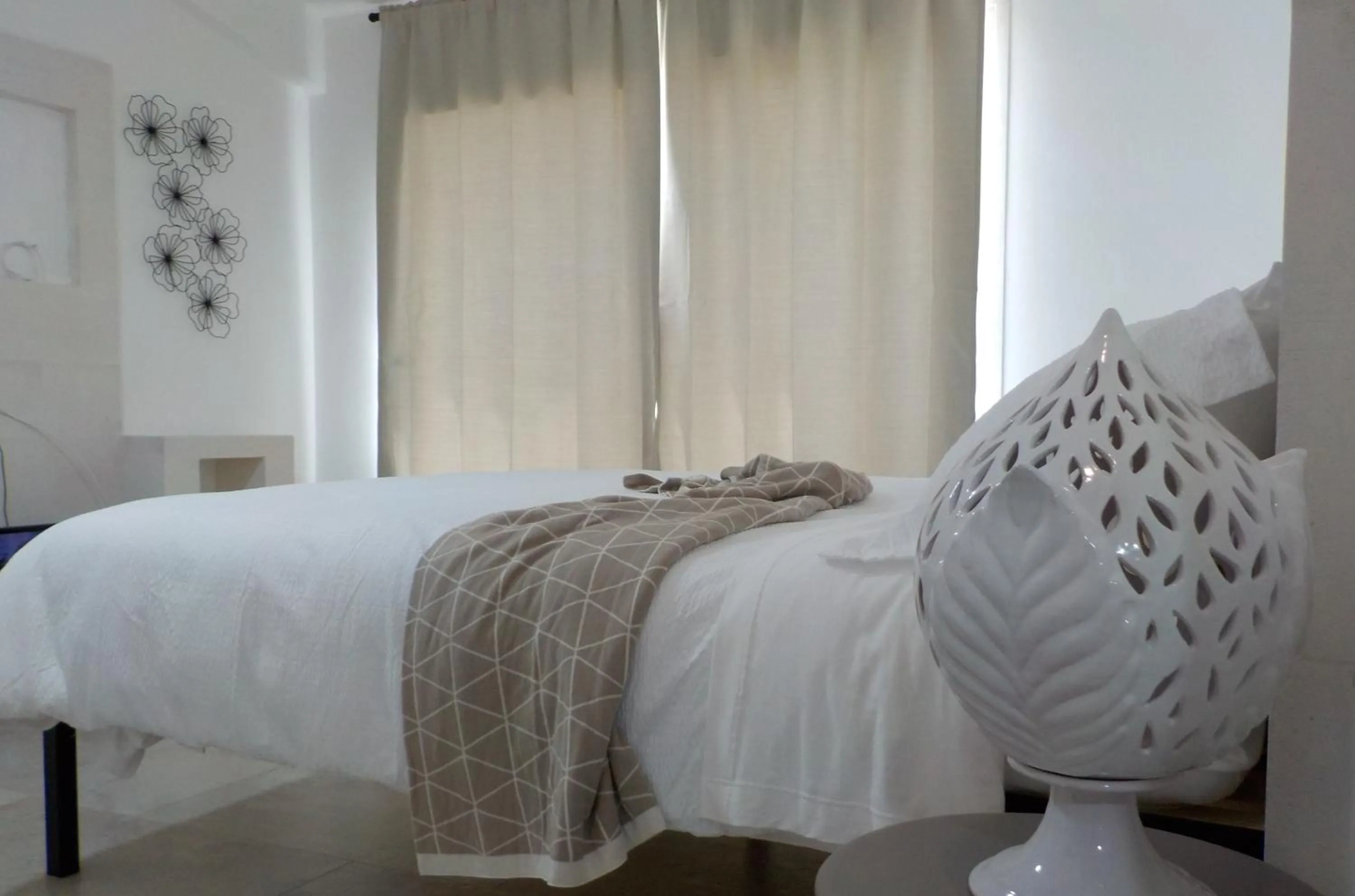 Decorative detail, Bed in CORALLI DEL PLEMMIRIO