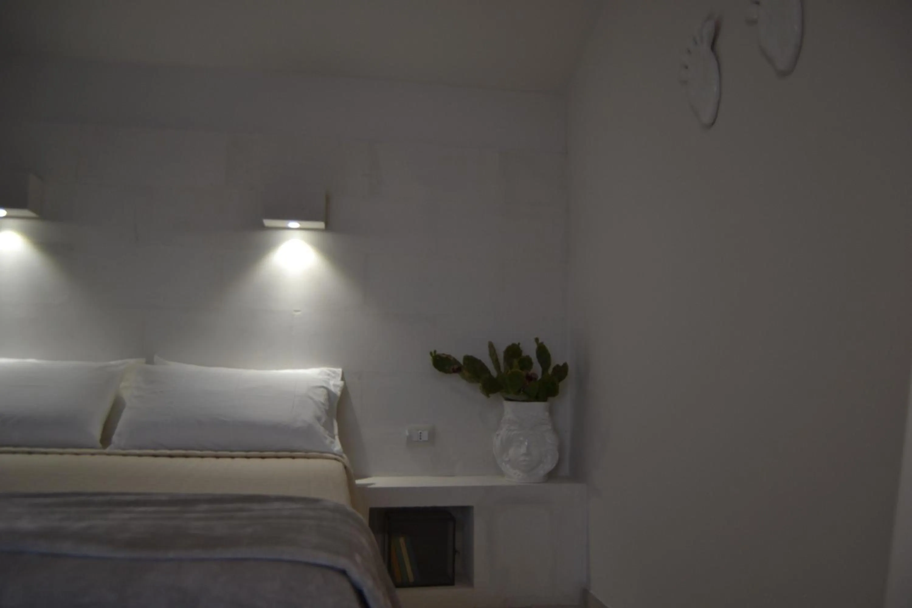 Decorative detail, Bed in CORALLI DEL PLEMMIRIO