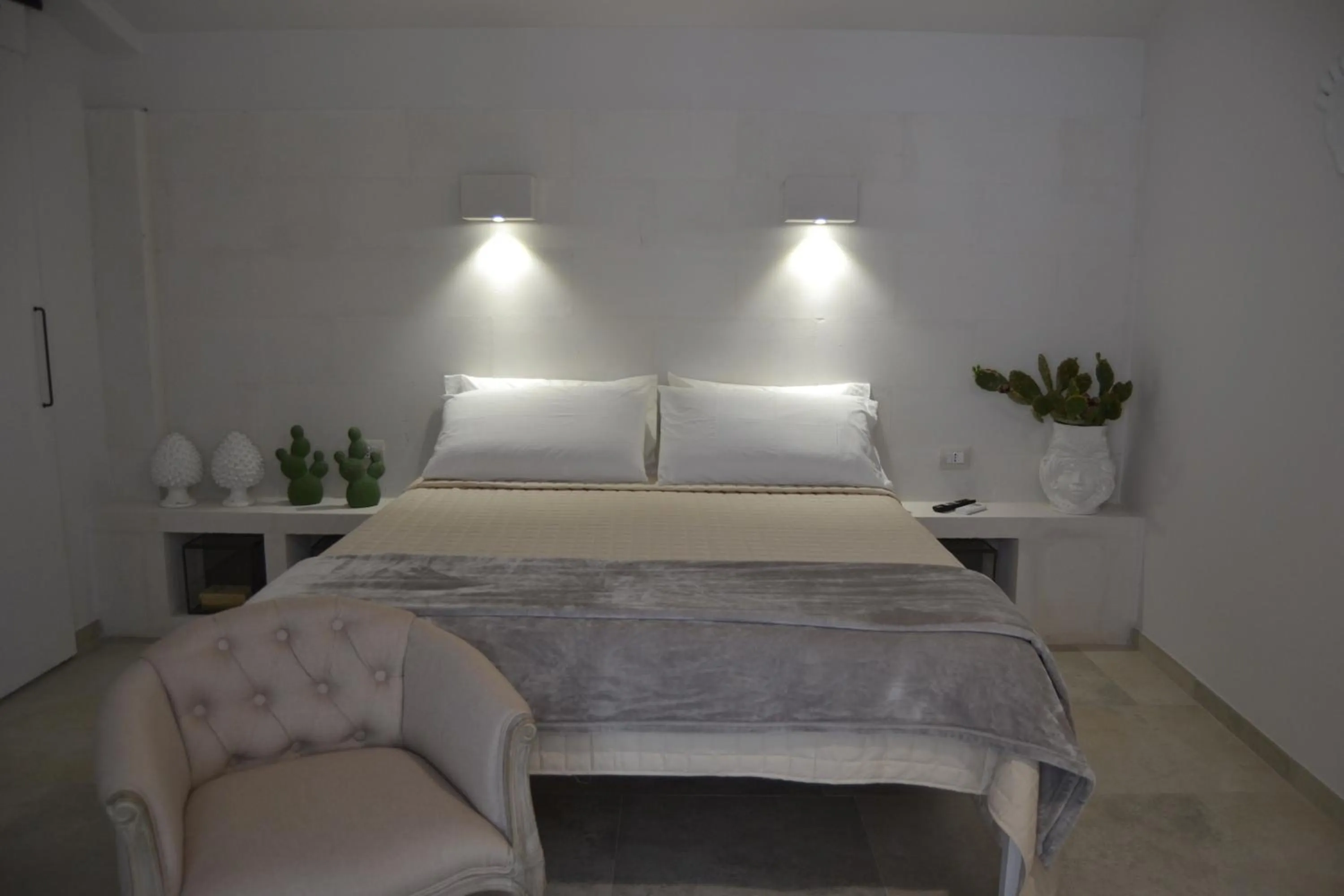 Photo of the whole room, Bed in CORALLI DEL PLEMMIRIO