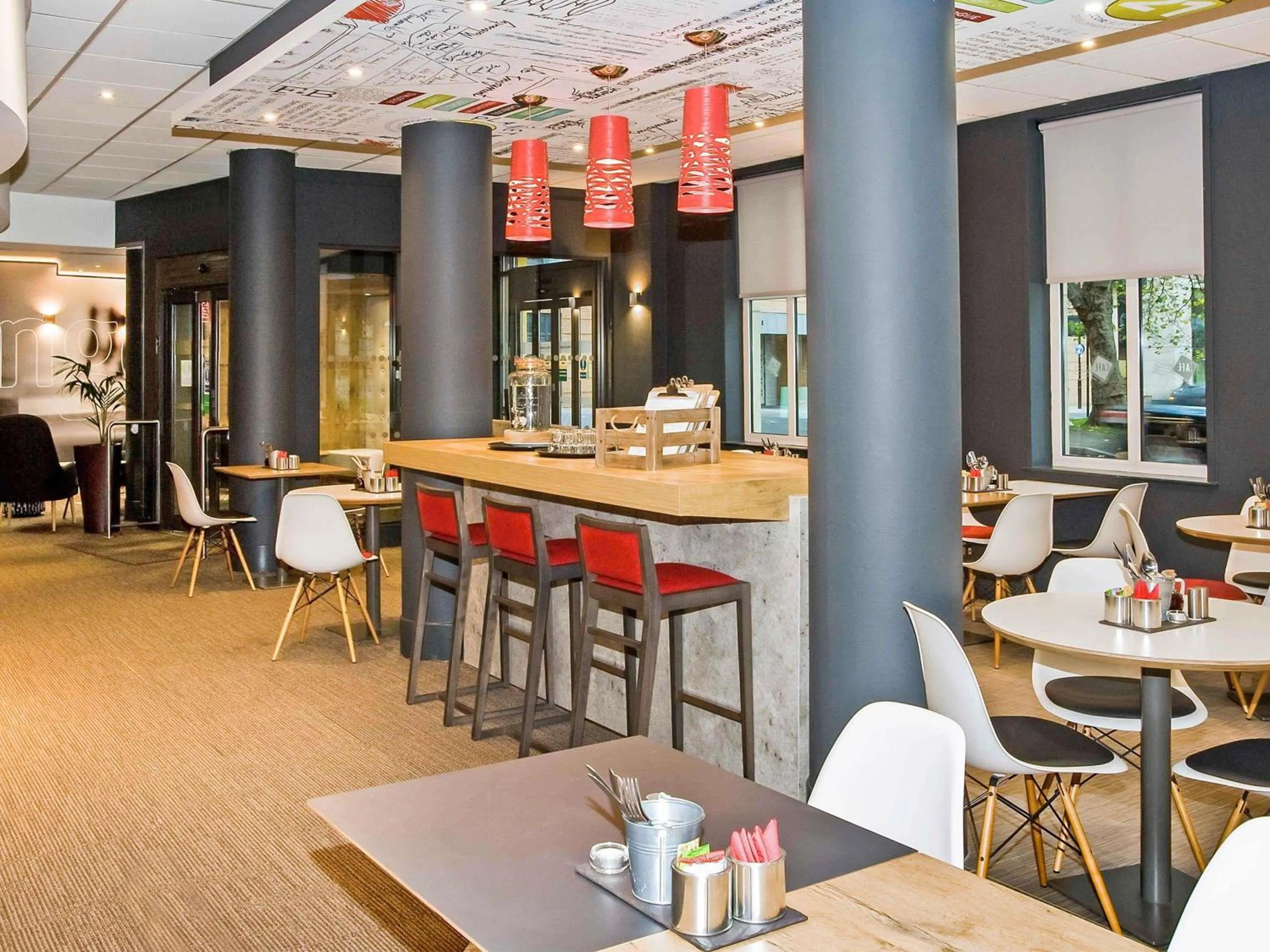 Lounge or bar in Ibis Sheffield City