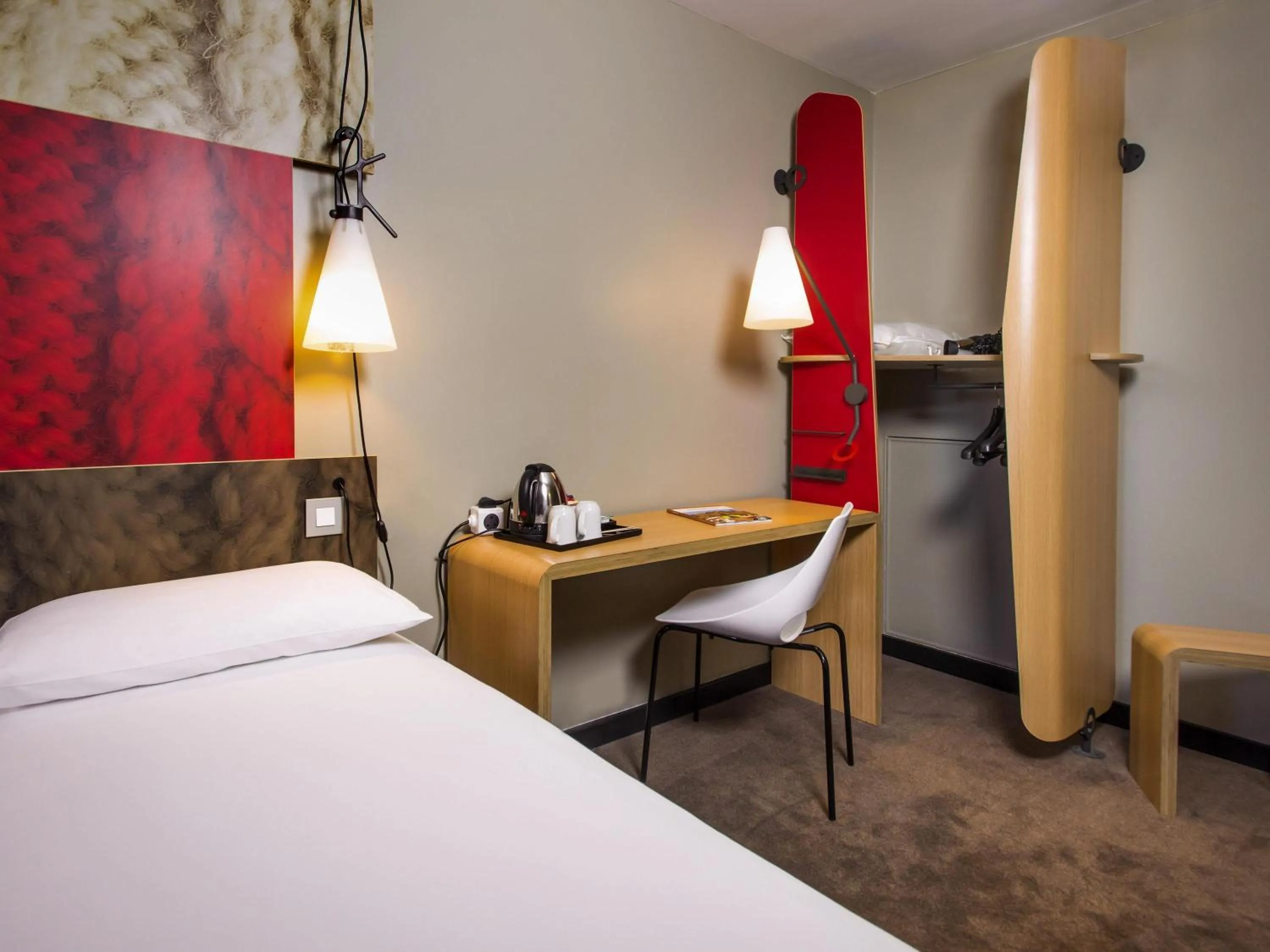 Coffee/tea facilities, Bed in Ibis Sheffield City