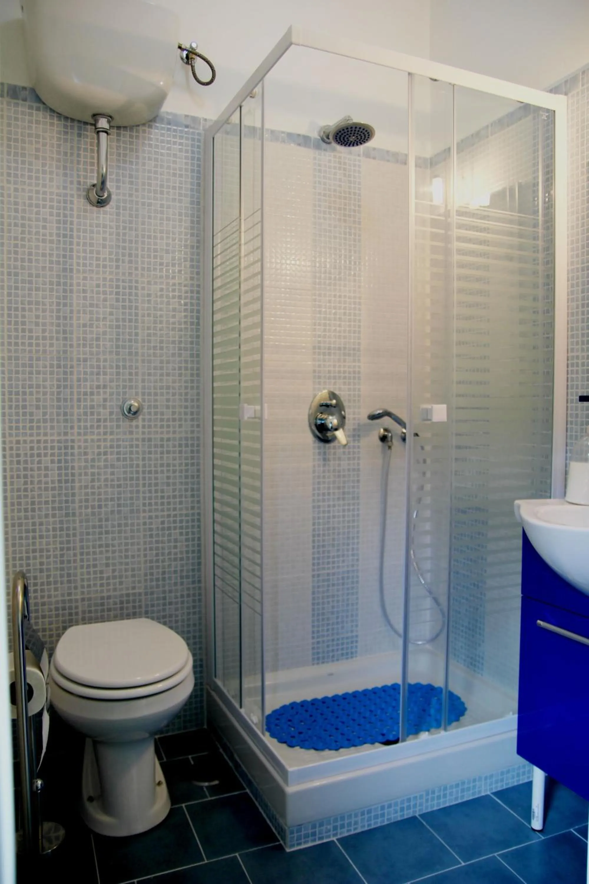 Shower in Mamma Lucia