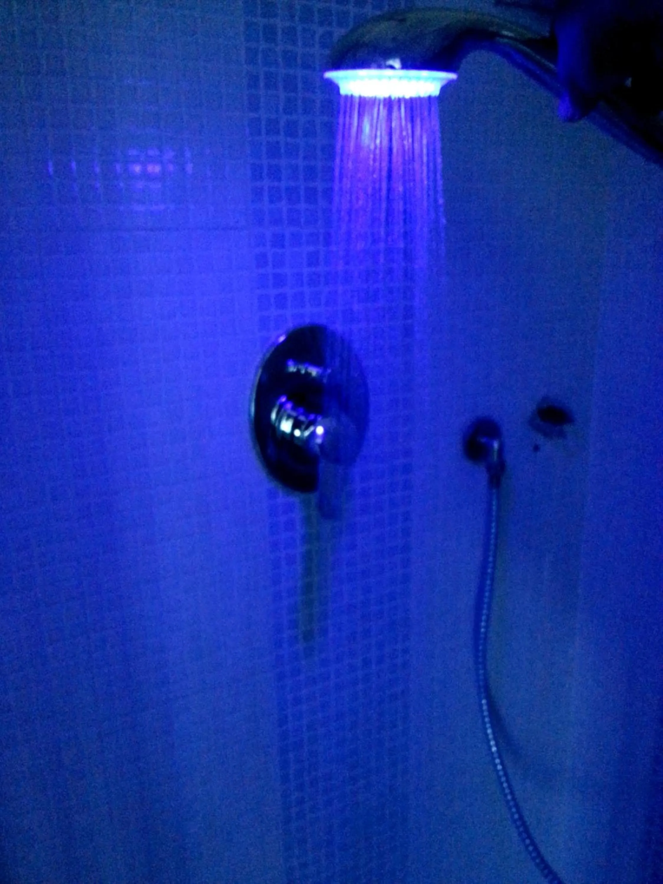 Shower in Mamma Lucia